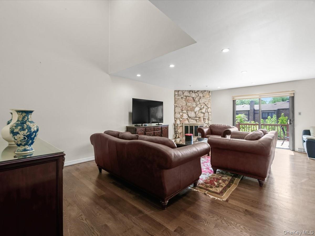 5th image of 34 Windsor Gate Dr, North Hempstead, NY 11040 | MLS# 1030803