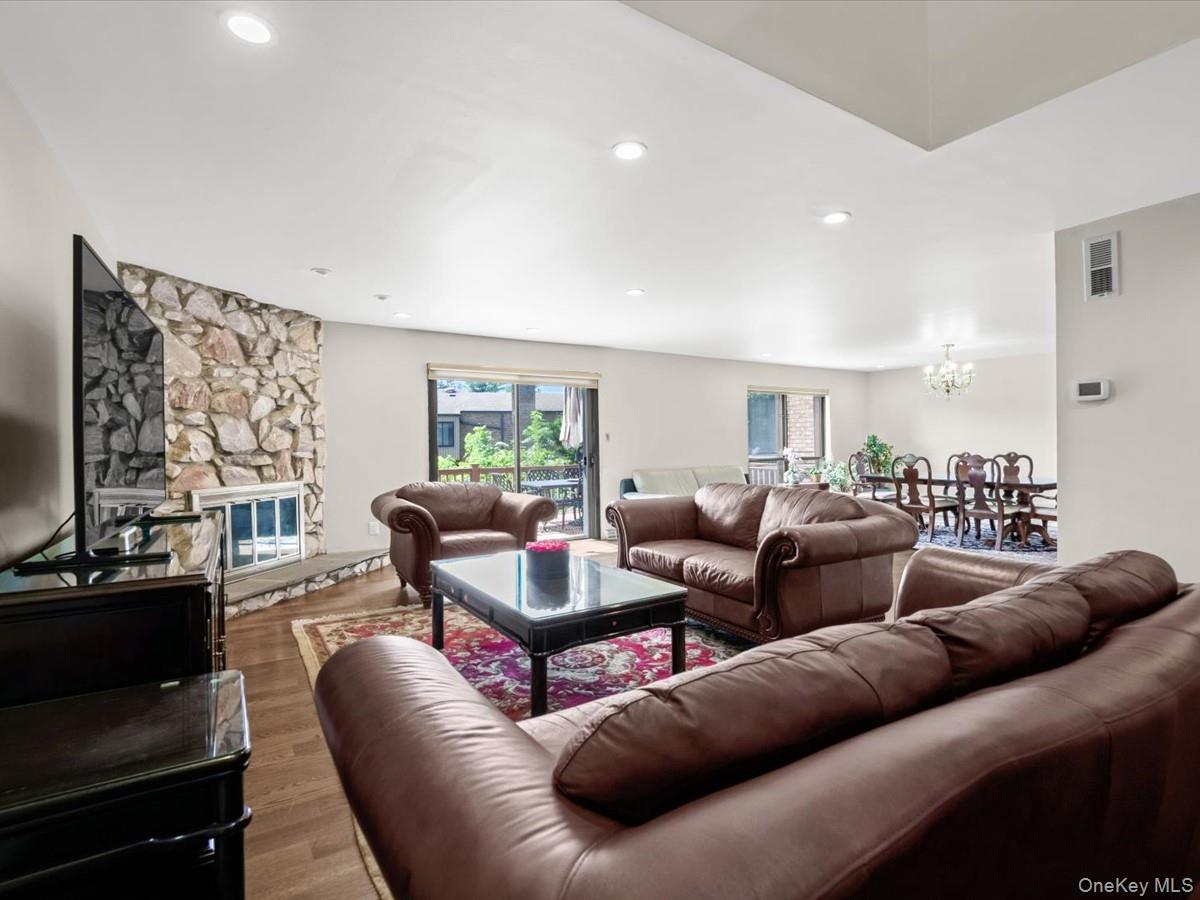 4th image of 34 Windsor Gate Dr, North Hempstead, NY 11040 | MLS# 1030803