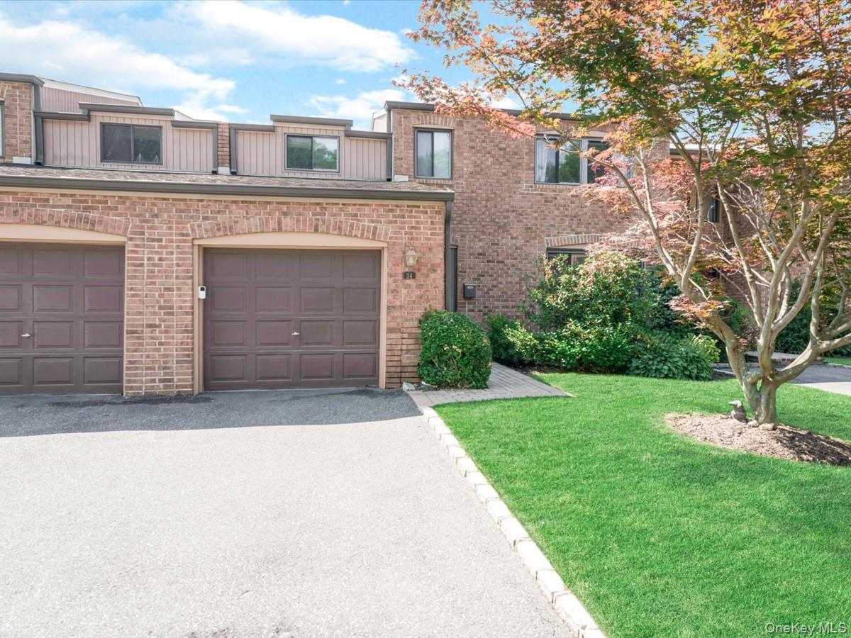 2nd image of 34 Windsor Gate Dr, North Hempstead, NY 11040 | MLS# 1030803