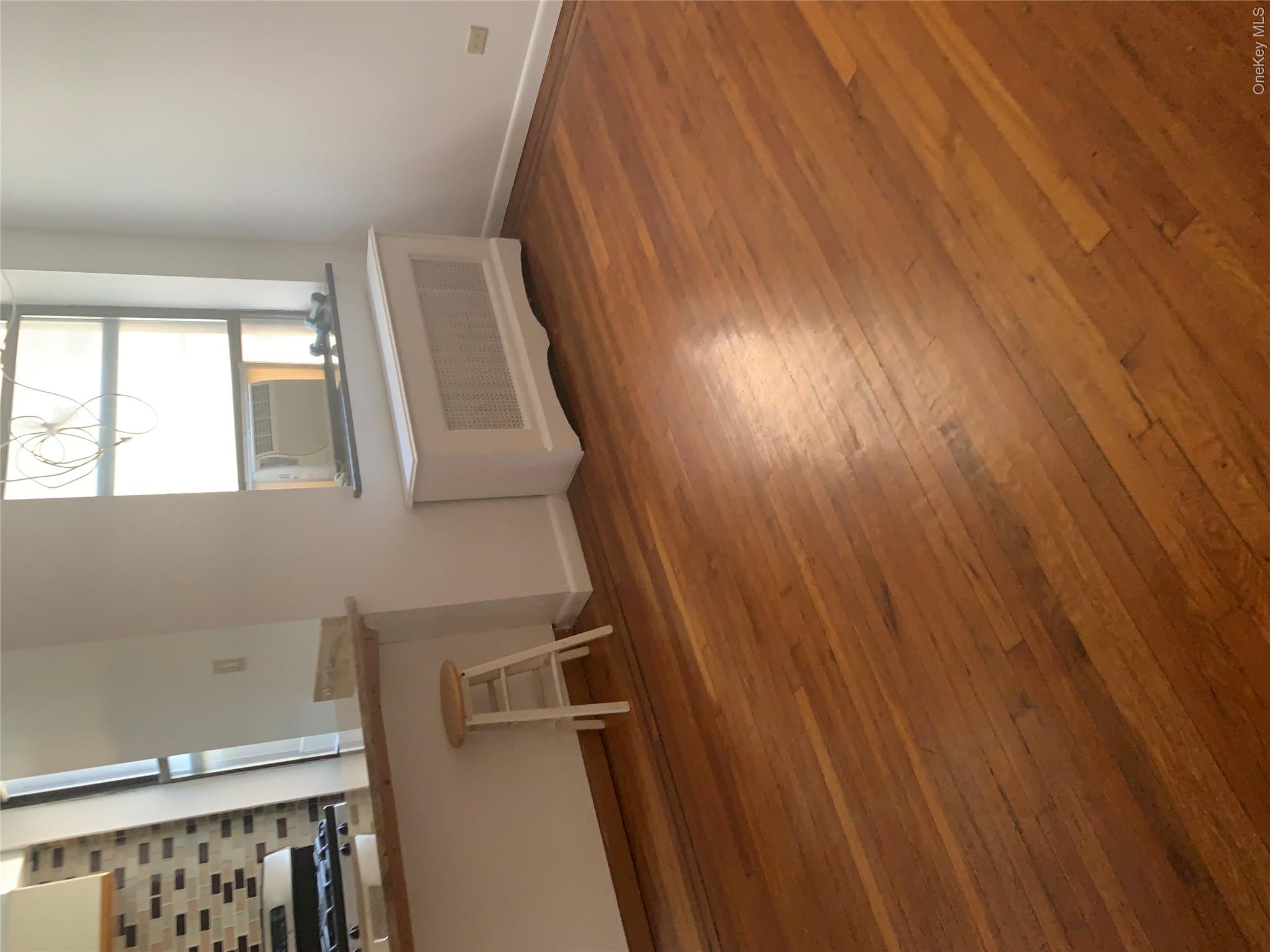 4th image of 3975 56Th St, New York, NY 11377