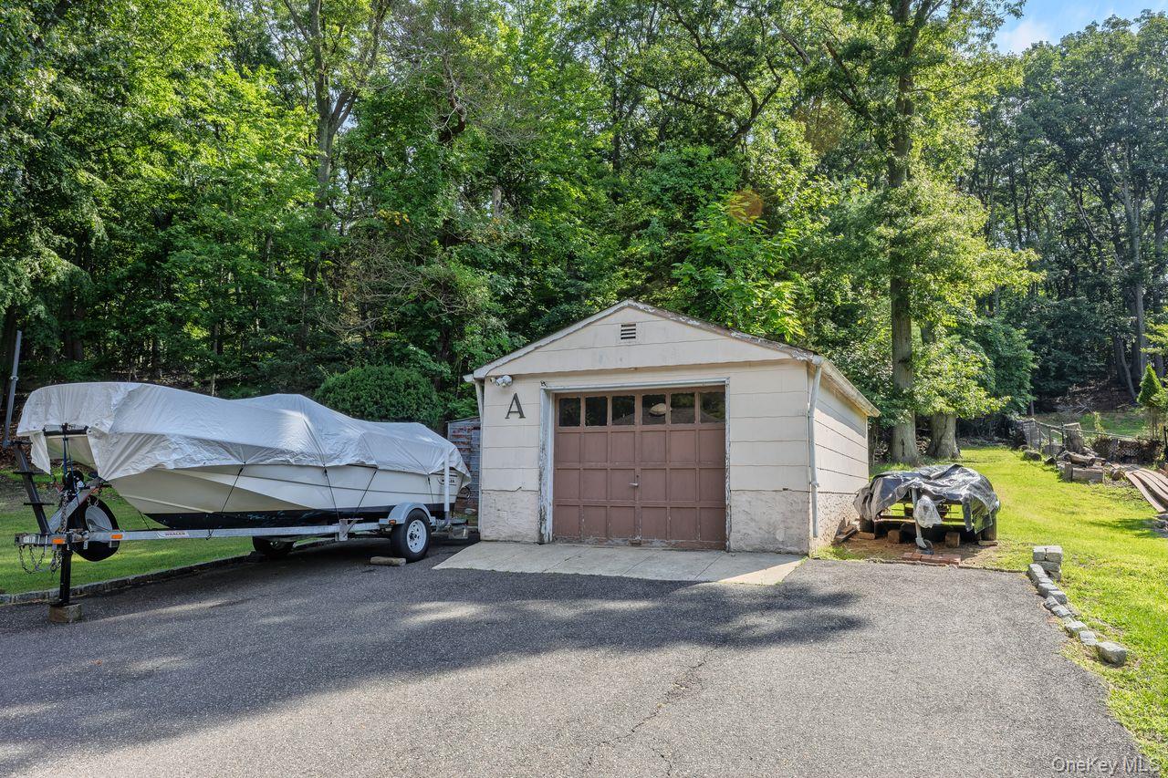4th image of 468 Old Bridge Rd, Huntington, NY 11768 | MLS# 1030862