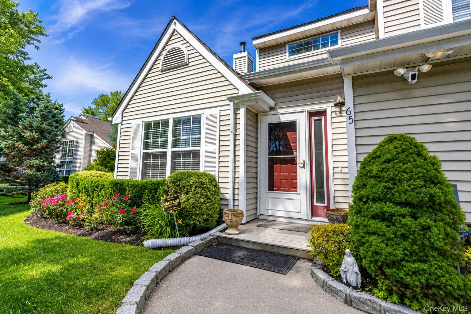 3rd image of 65 Mystic Cir, Islip, NY 11706 | MLS# 1030985