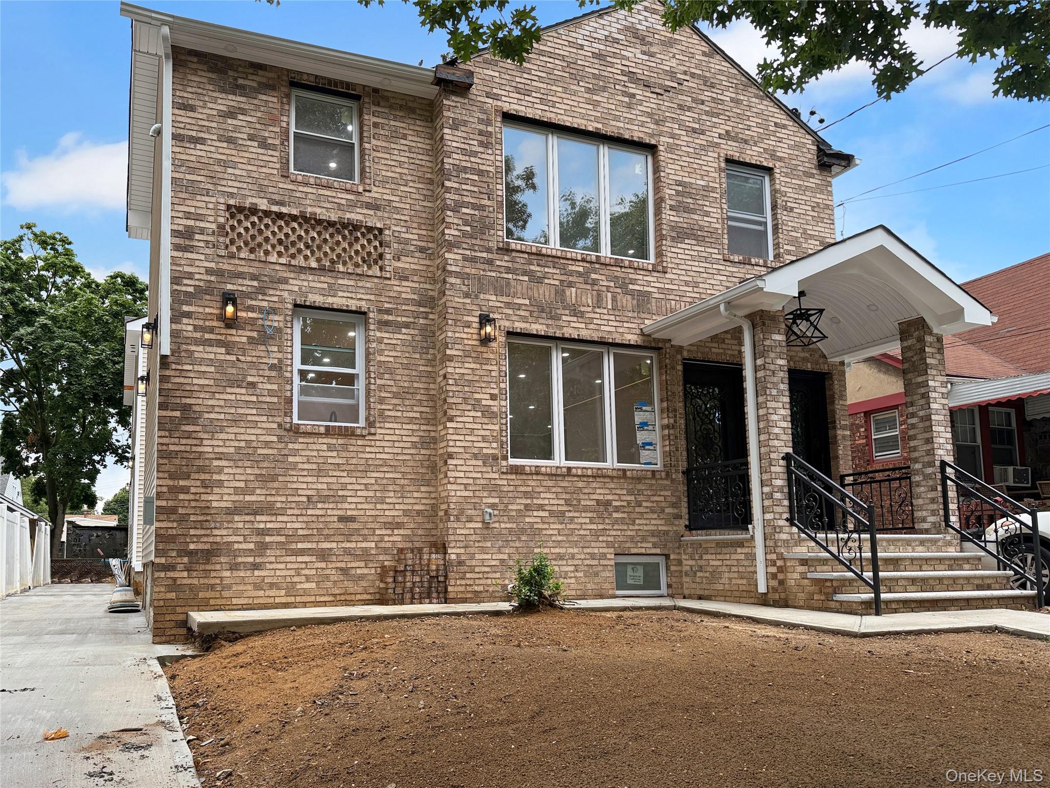2nd image of 14320 182nd Pl, New York, NY 11413 | MLS# 1030998