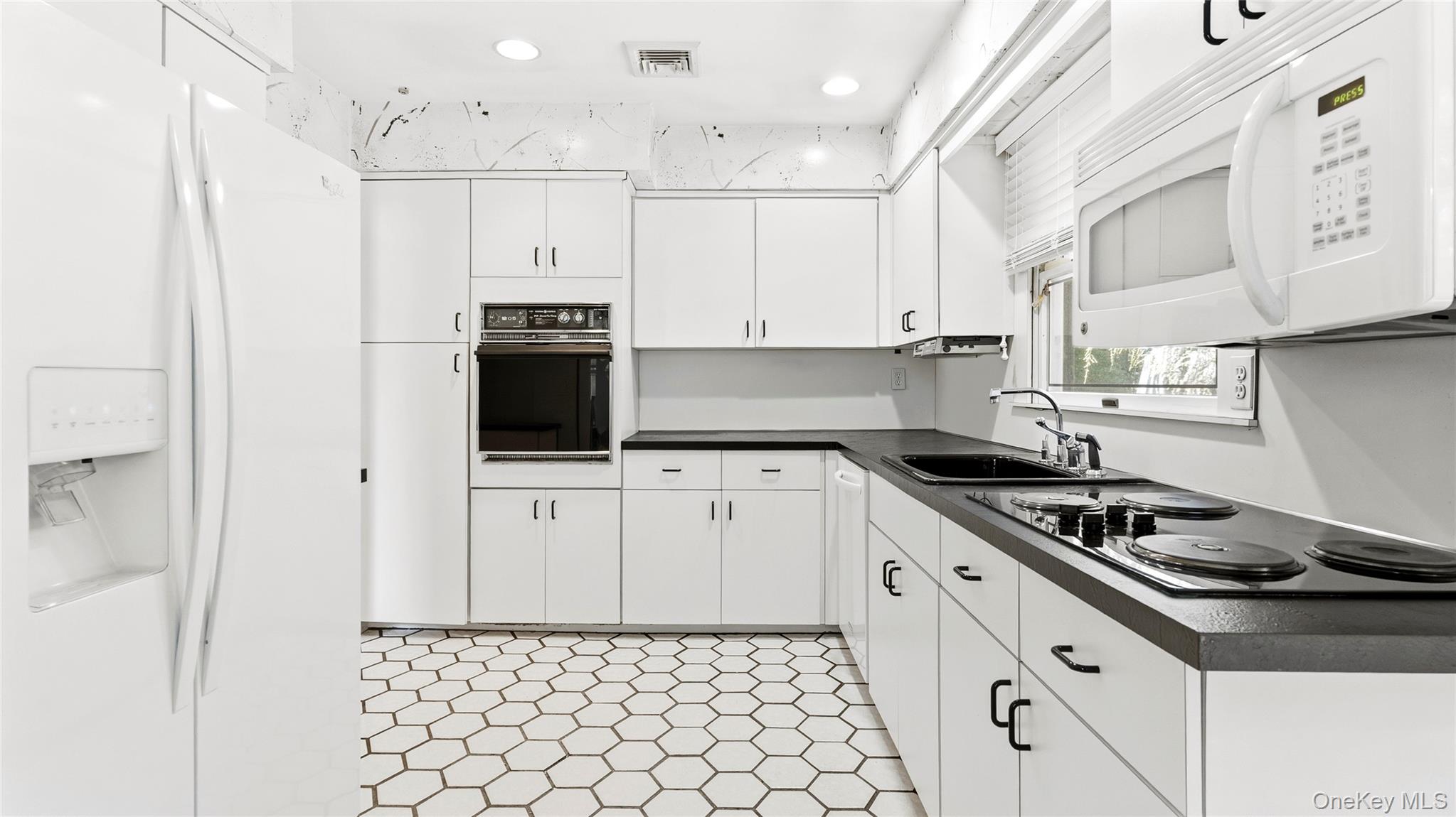 5th image of 20 Acorn Ln, Oyster Bay, NY 11803 | MLS# 1031002