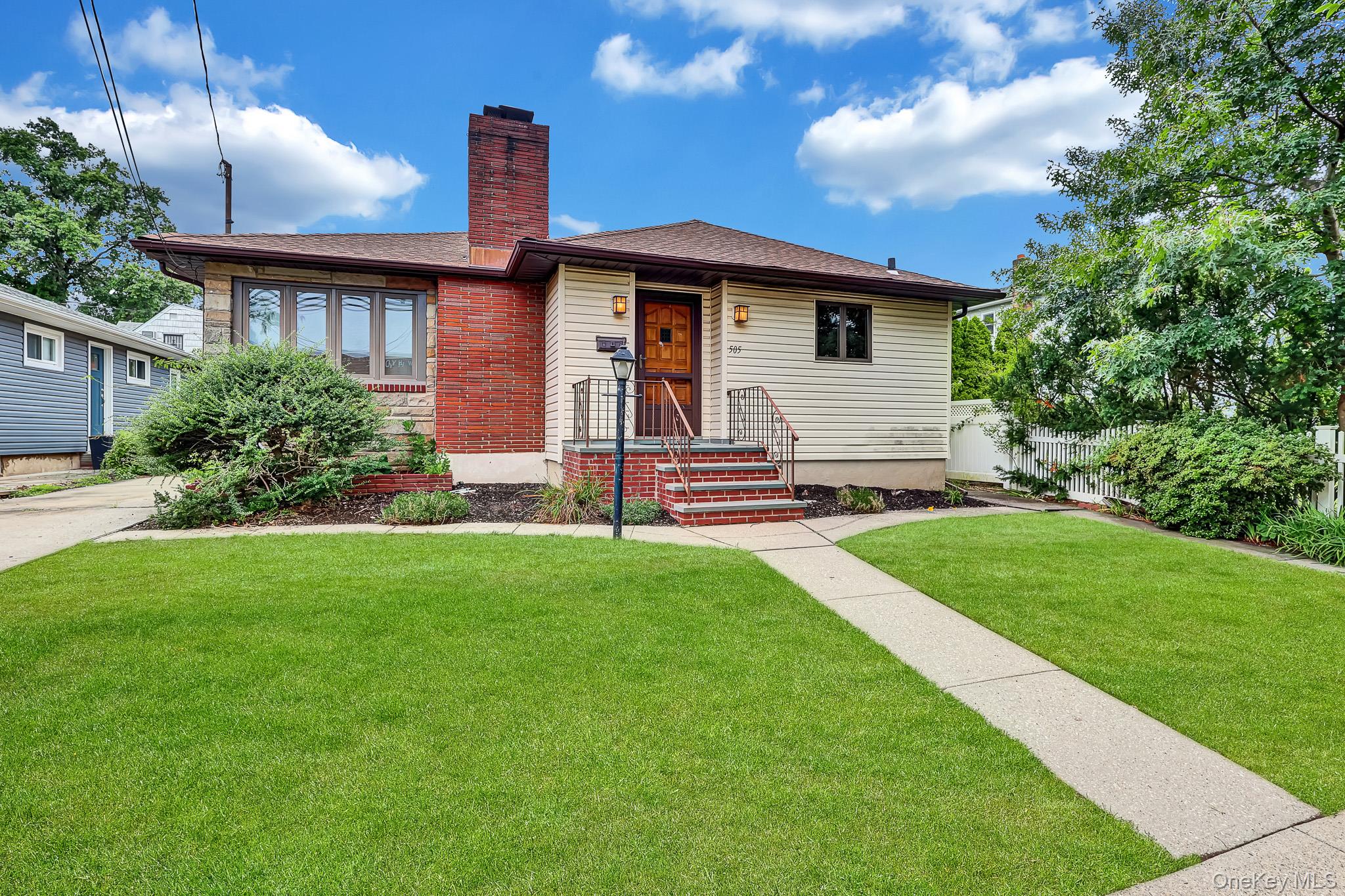 2nd image of 505 Leonard Blvd, North Hempstead, NY 11040 | MLS# 1031021
