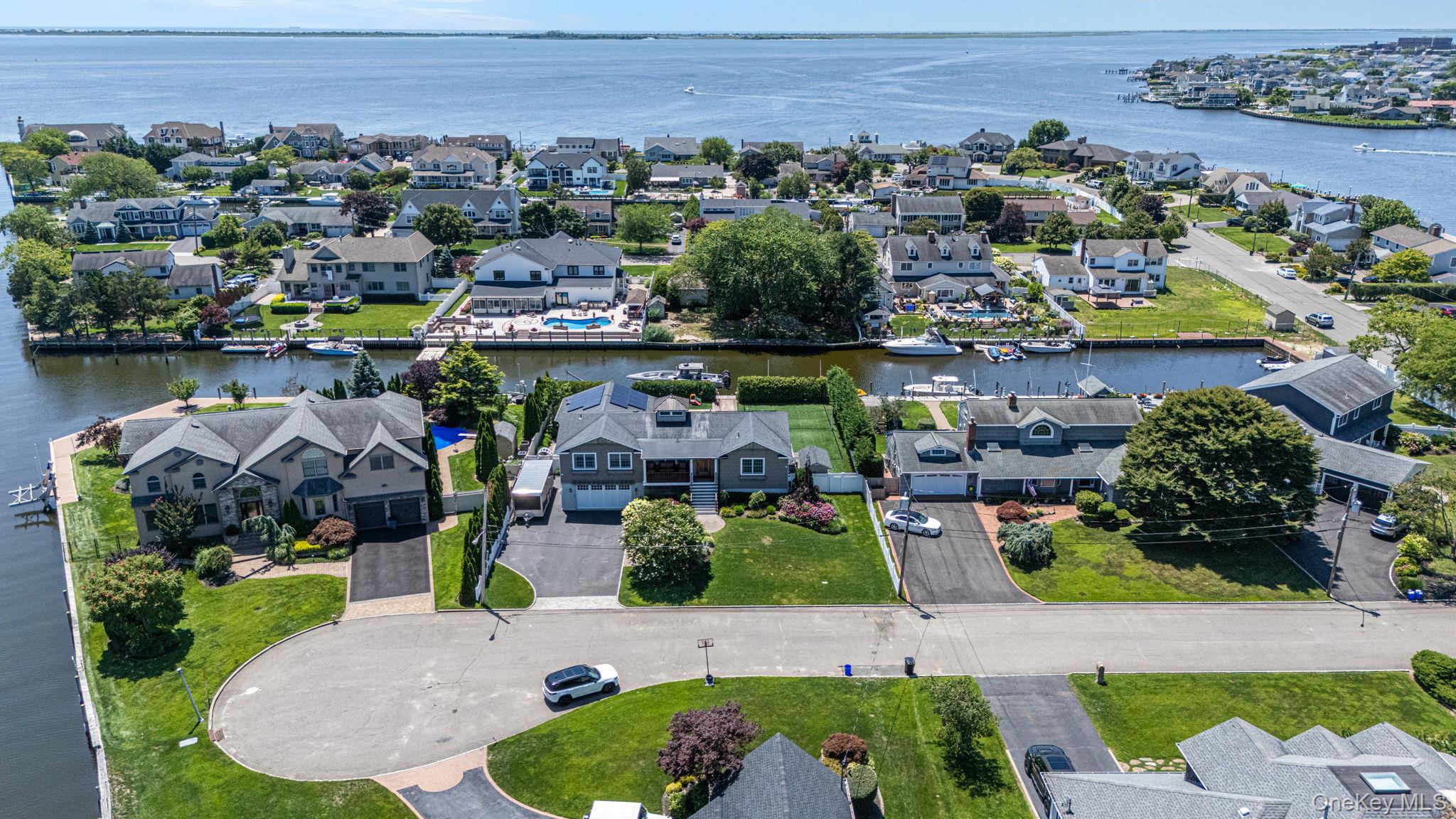 4th image of 10 Raeburn Ct, Babylon, NY 11702 | MLS# 1031023