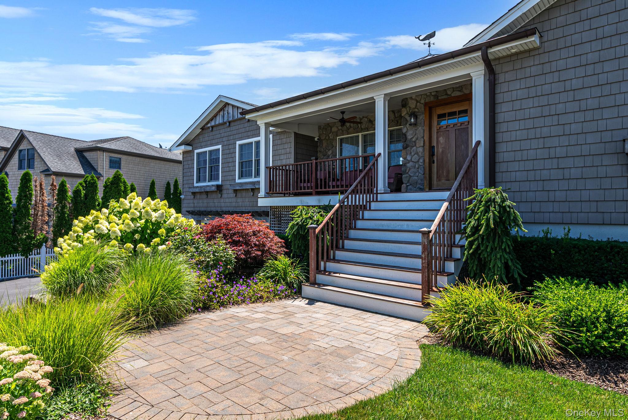 3rd image of 10 Raeburn Ct, Babylon, NY 11702 | MLS# 1031023