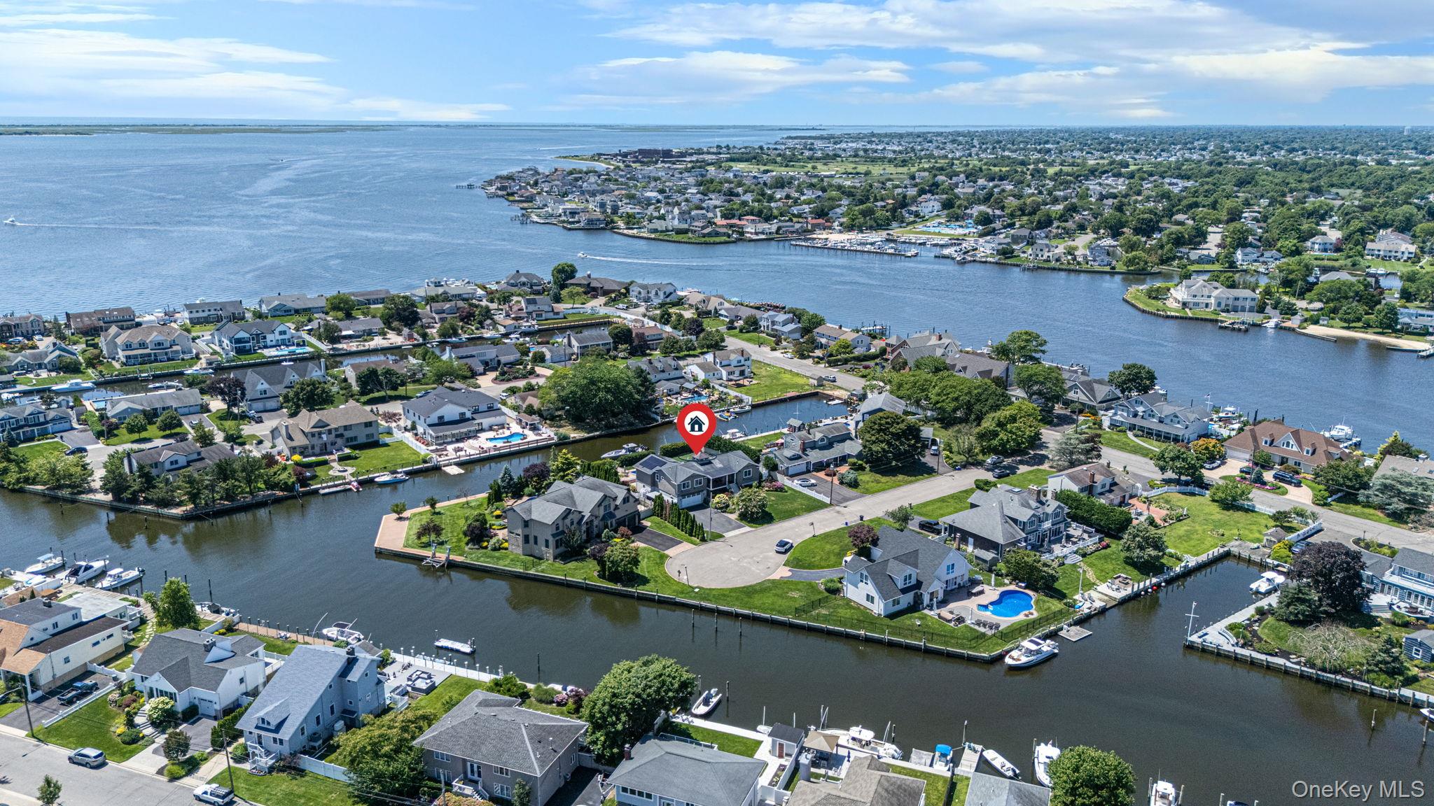 1st image of 10 Raeburn Ct, Babylon, NY 11702 | MLS# 1031023