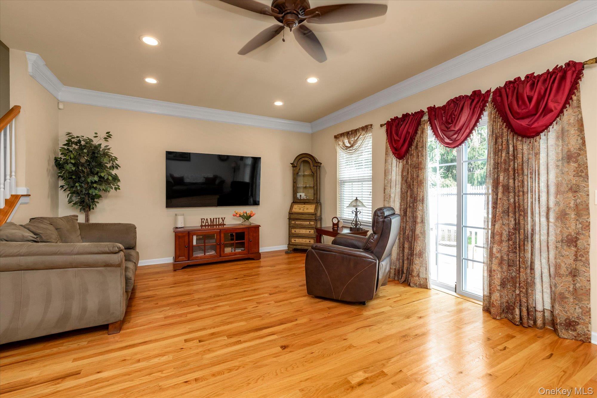2nd image of 96 Paget Ln, Oyster Bay, NY 11758 | MLS# 1031033