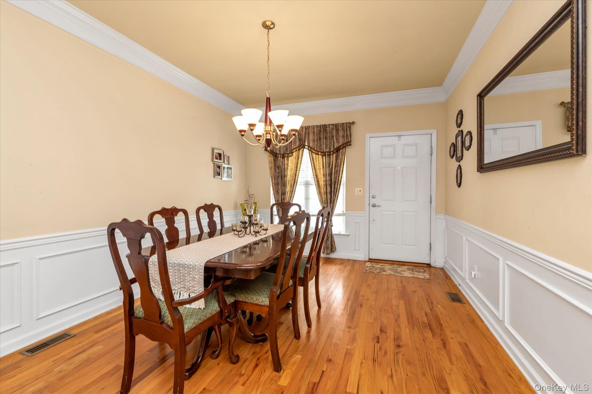 5th image of 96 Paget Ln, Oyster Bay, NY 11758 | MLS# 1031033