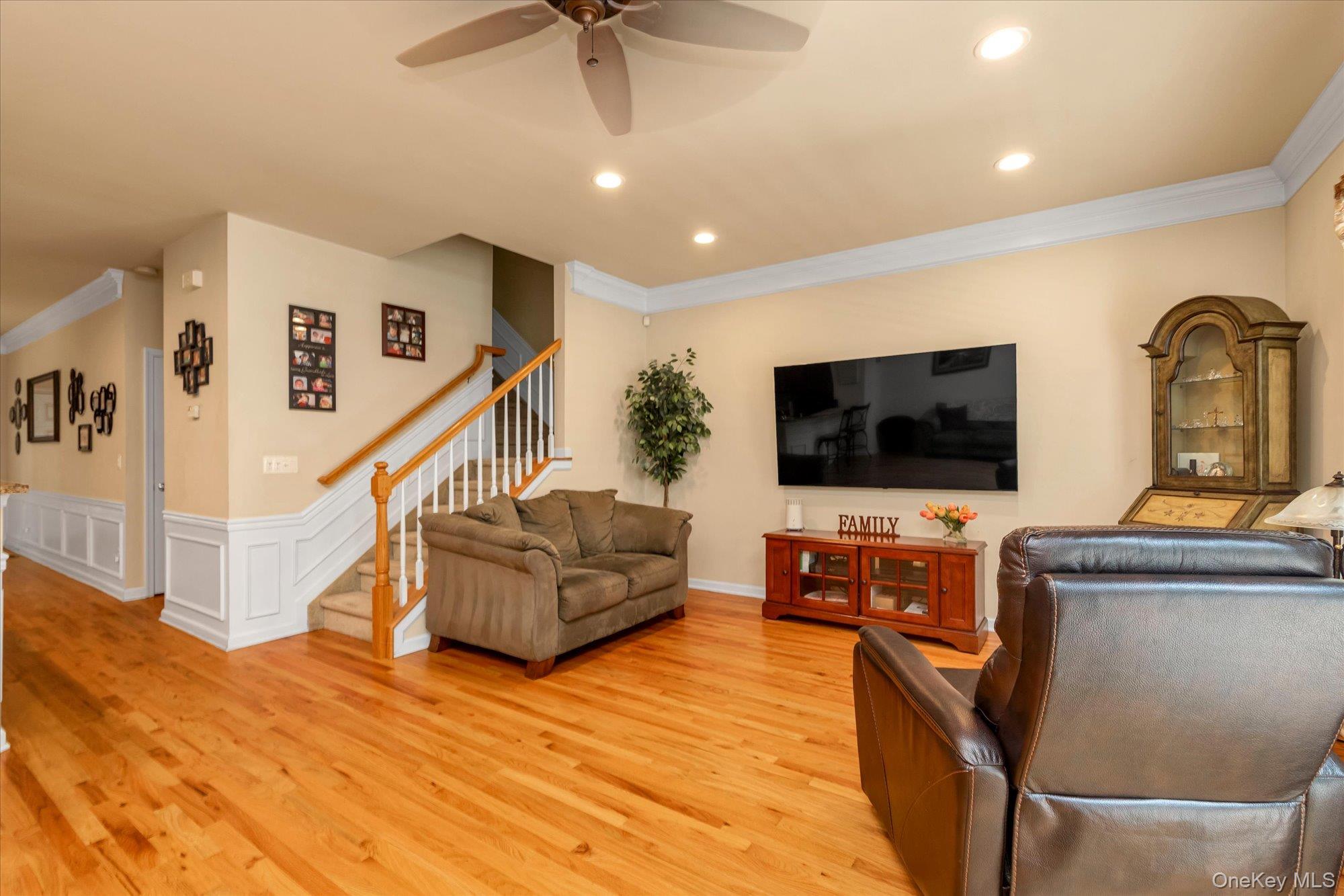3rd image of 96 Paget Ln, Oyster Bay, NY 11758 | MLS# 1031033
