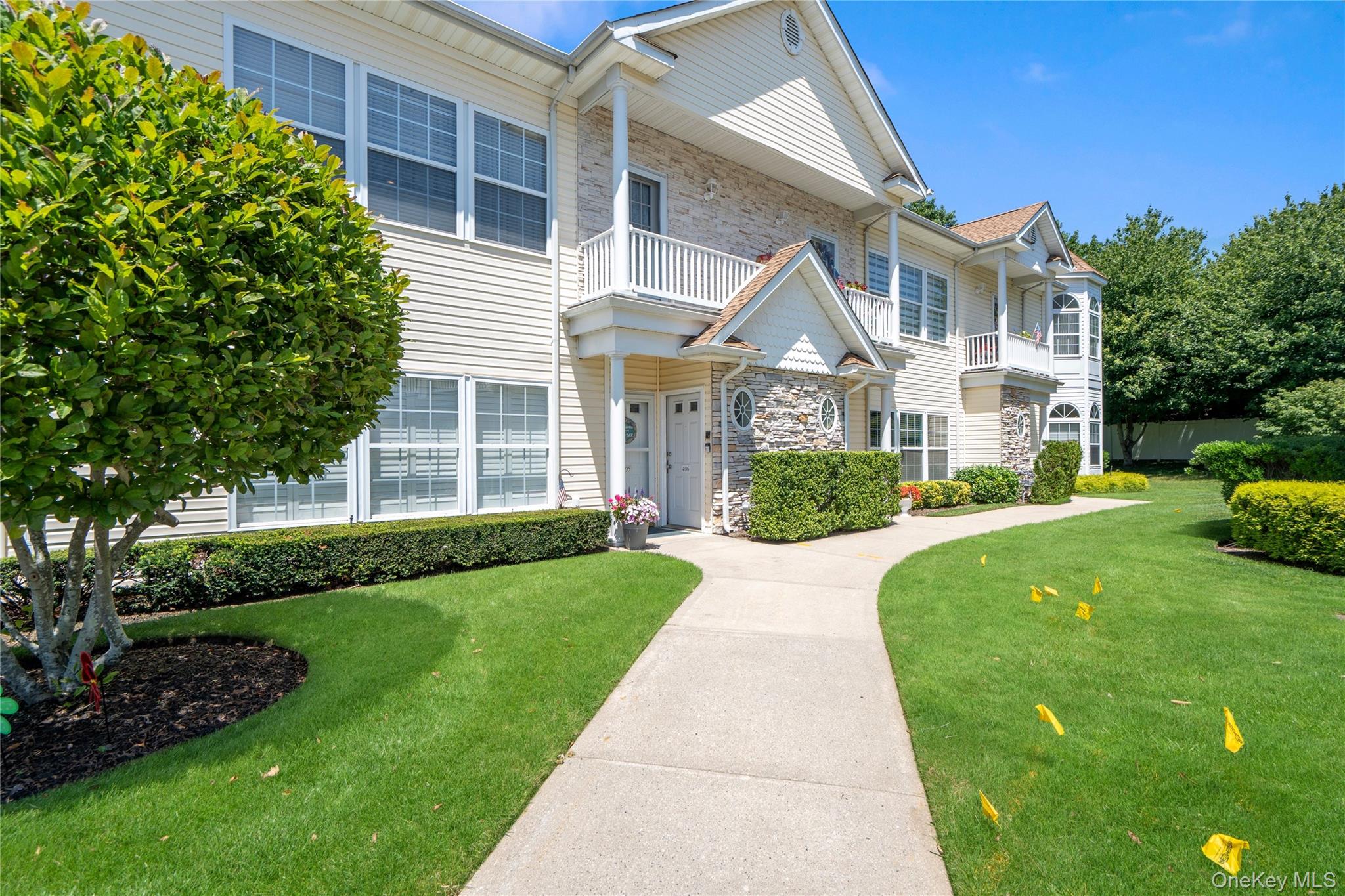 2nd image of 406 Narragansett Villas Dr, Babylon, NY 11757 | MLS# 1031042
