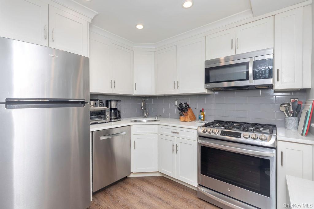 5th image of 15 Leewood Cir, Eastchester, NY 10709