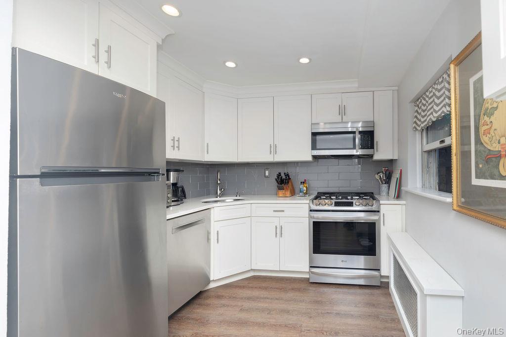 4th image of 15 Leewood Cir, Eastchester, NY 10709