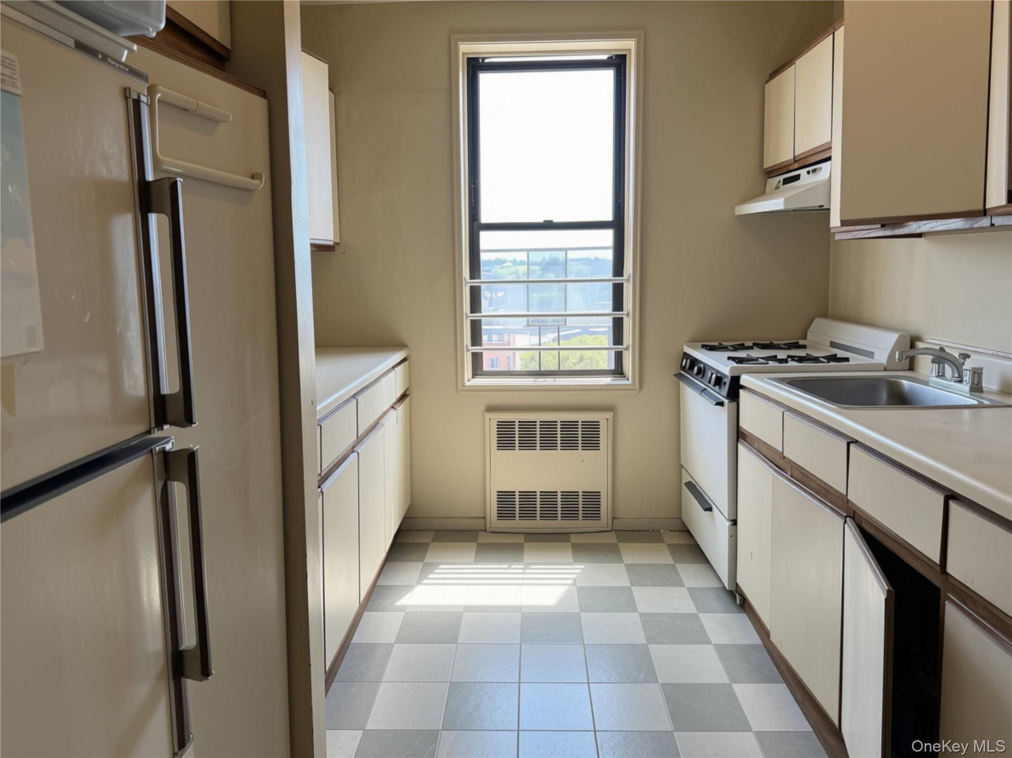 4th image of 91-15 Lamont Ave, New York, NY 11373