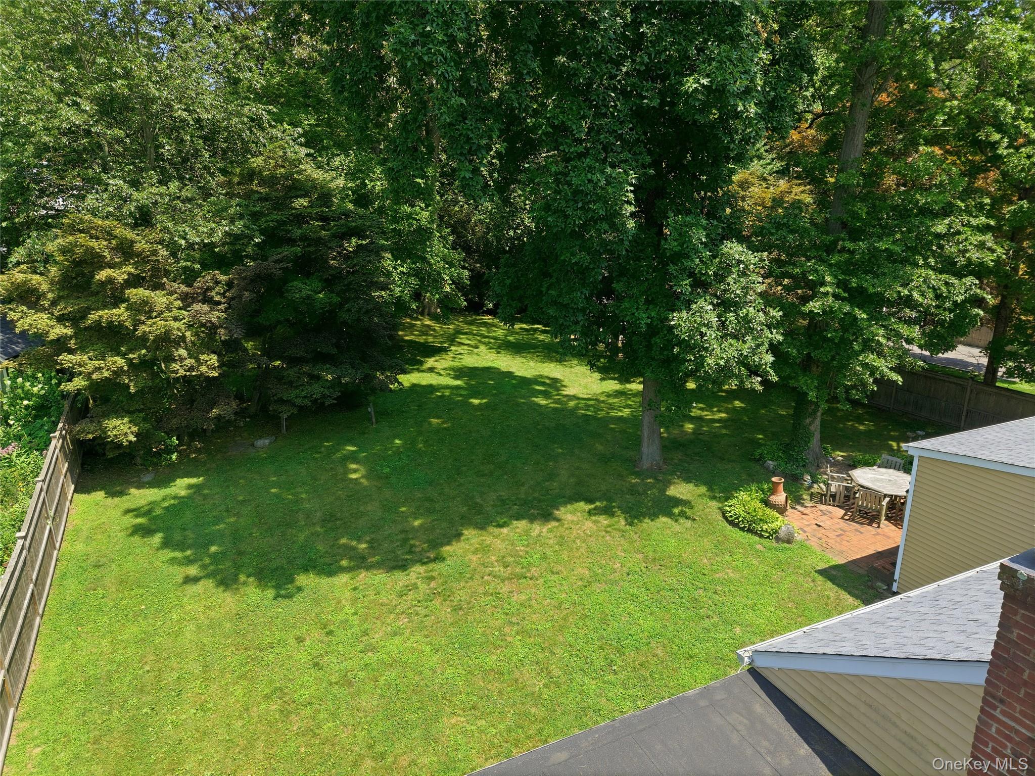 42nd image of 10 Valleywood Dr, Huntington, NY 11746 | MLS# 1031101