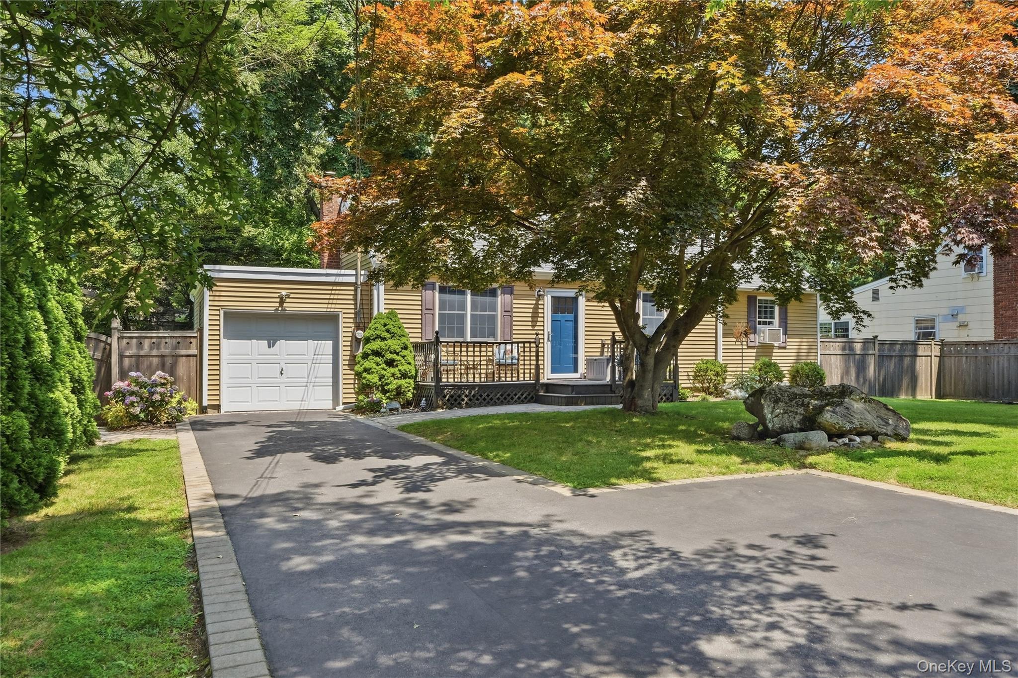 2nd image of 10 Valleywood Dr, Huntington, NY 11746 | MLS# 1031101