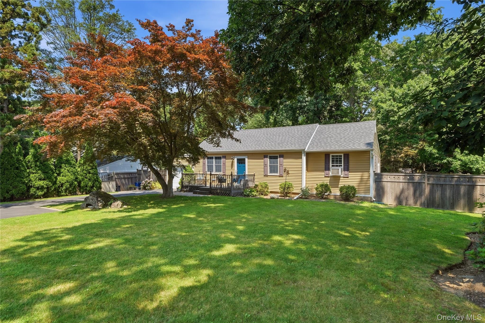 3rd image of 10 Valleywood Dr, Huntington, NY 11746 | MLS# 1031101