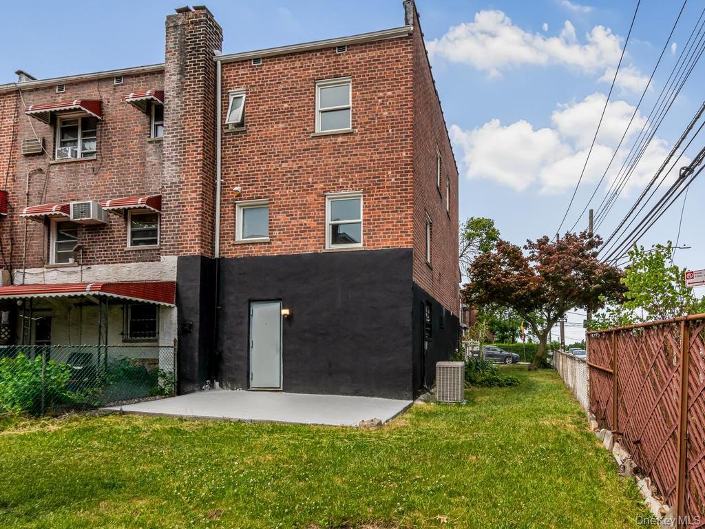 34th image of 1066 E 219th St, New York, NY 10469 | MLS# 1031116