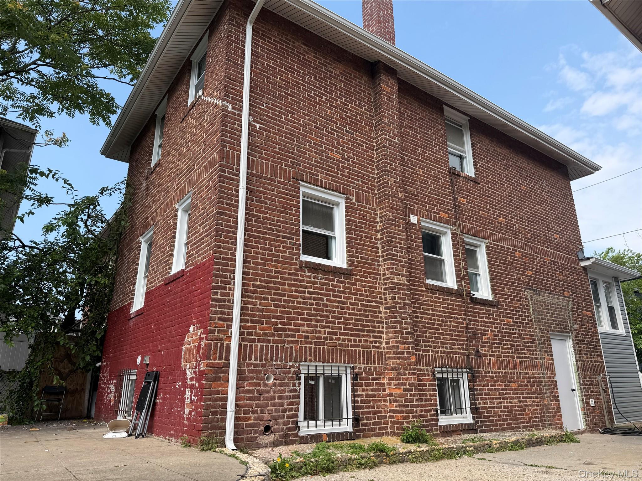3rd image of 2431 Deerfield Rd, New York, NY 11691 | MLS# 1031117