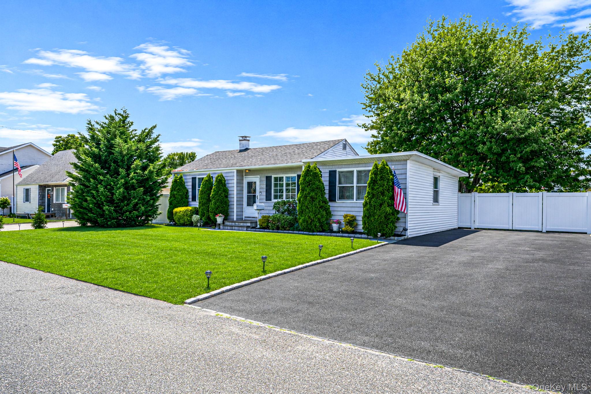 2nd image of 822 Milligan Ln, Islip, NY 11795 | MLS# 1031144