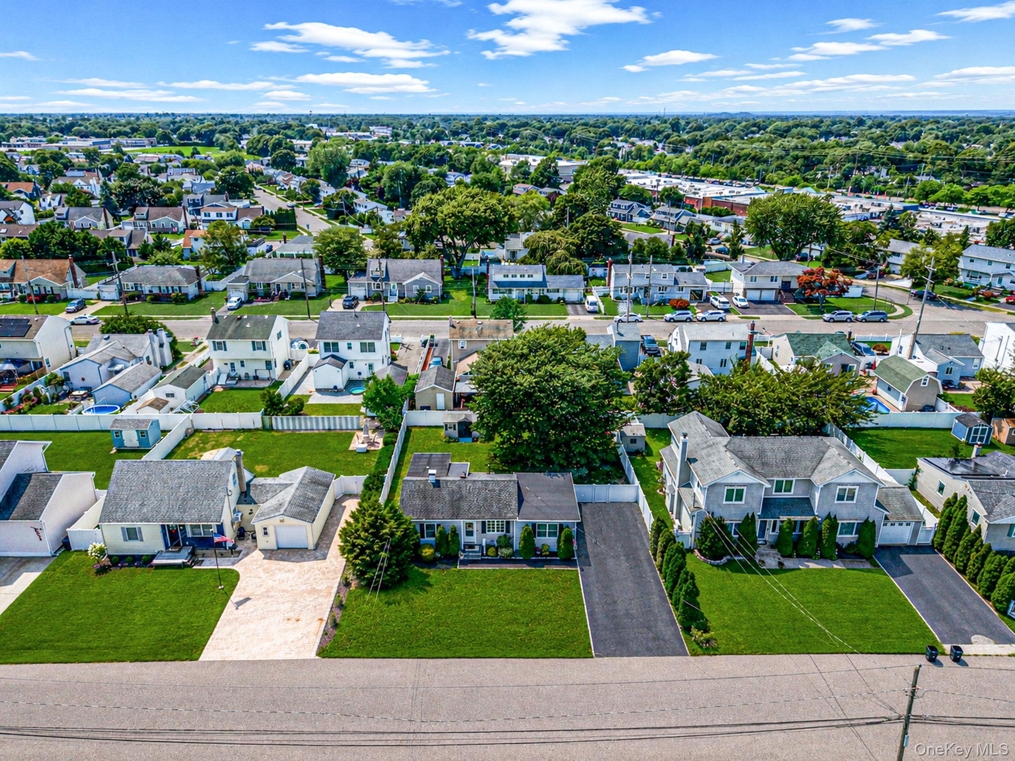 3rd image of 822 Milligan Ln, Islip, NY 11795 | MLS# 1031144