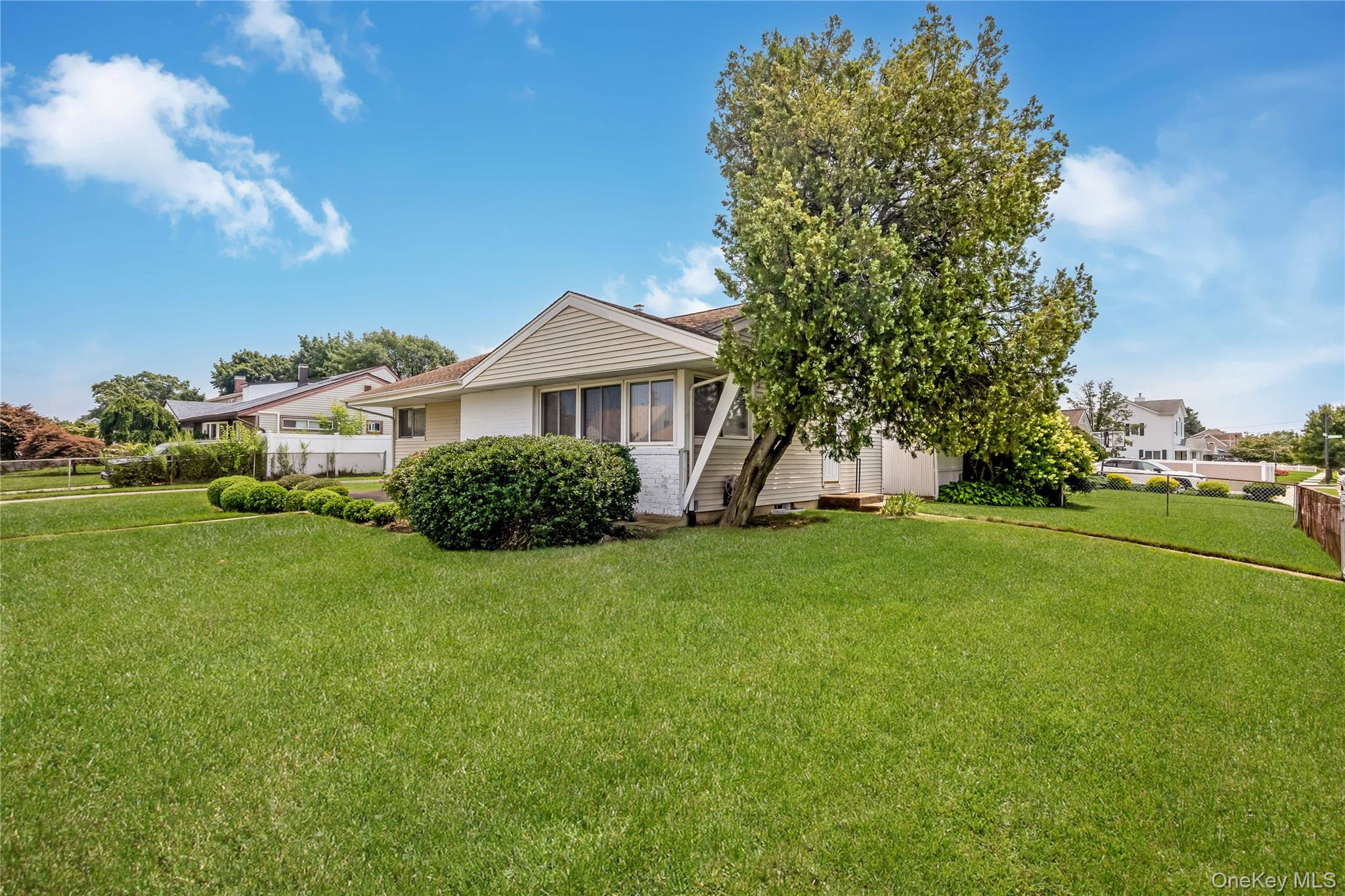 2nd image of 2 Mozart Ln, Oyster Bay, NY 11714 | MLS# 1031218