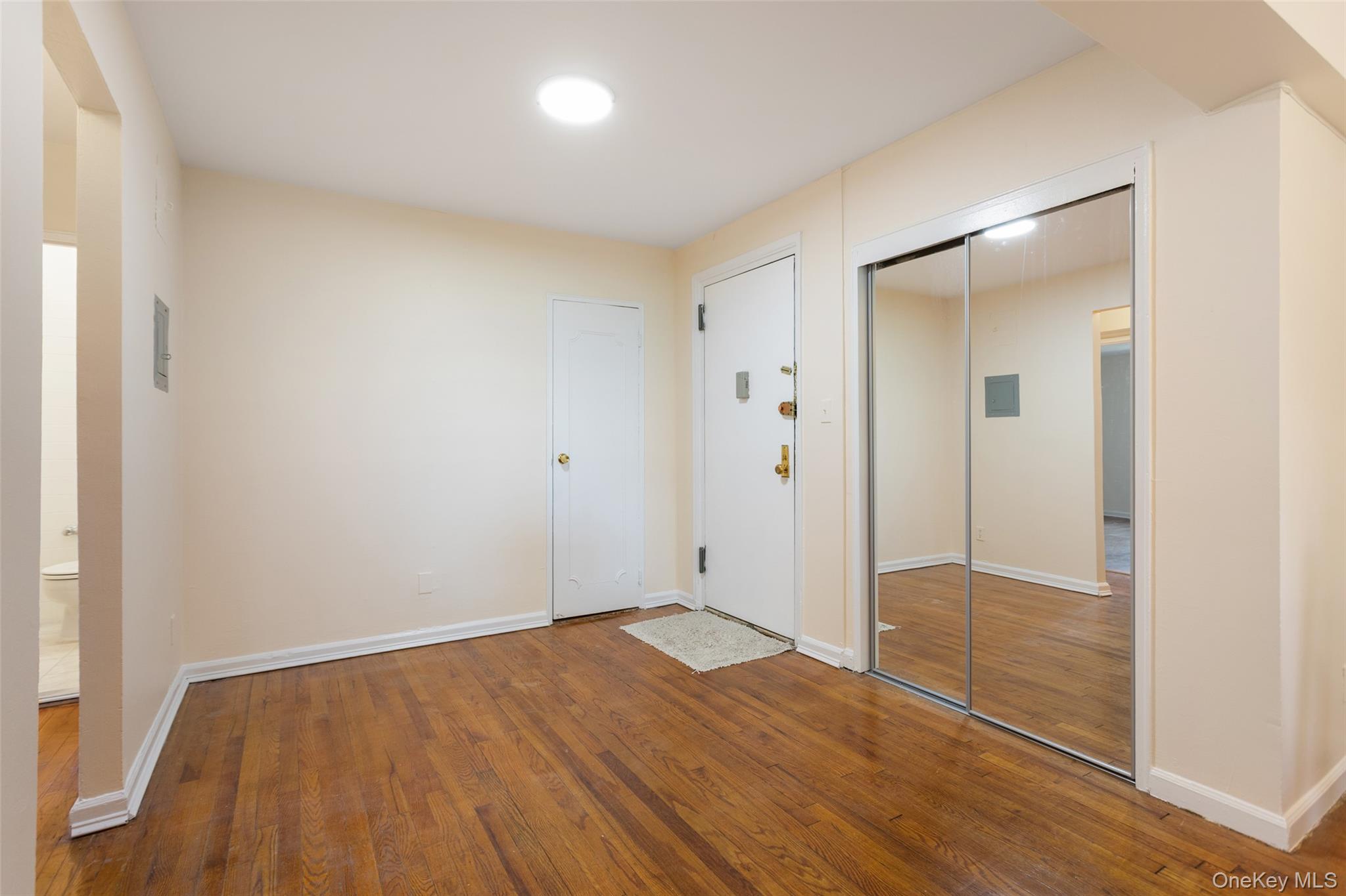 3rd image of 1910 Pelham Pkwy S, New York, NY 10461
