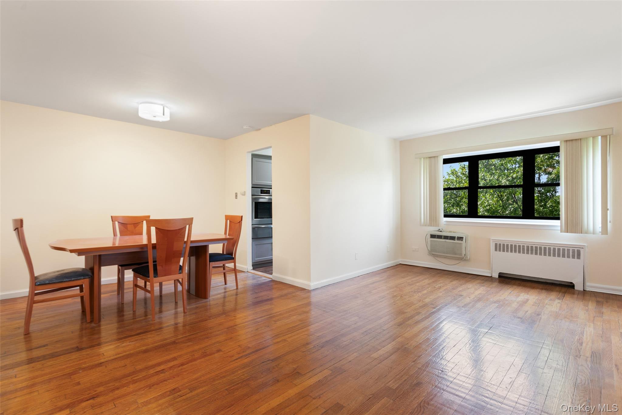 5th image of 1910 Pelham Pkwy S, New York, NY 10461