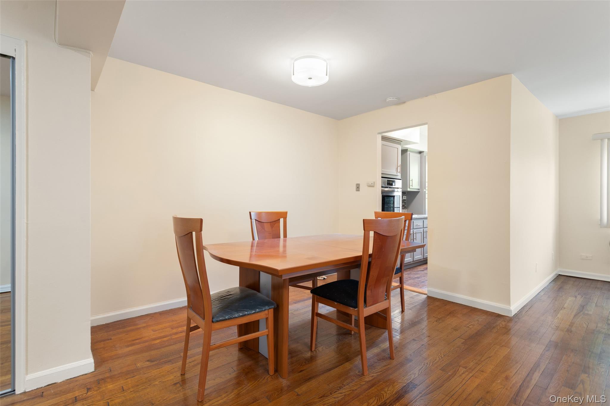 4th image of 1910 Pelham Pkwy S, New York, NY 10461