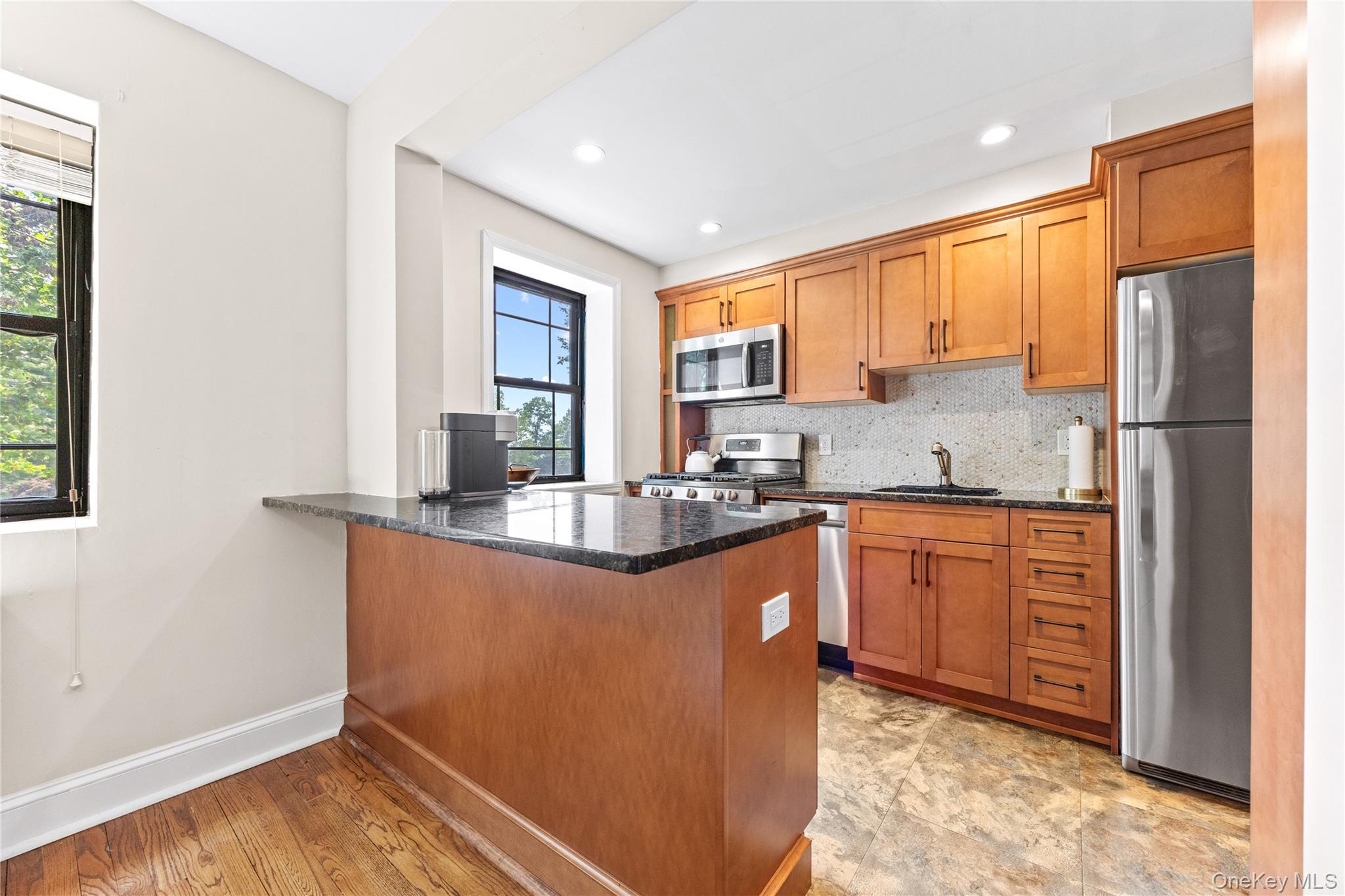 4th image of 20 Manchester Rd, Eastchester, NY 10709
