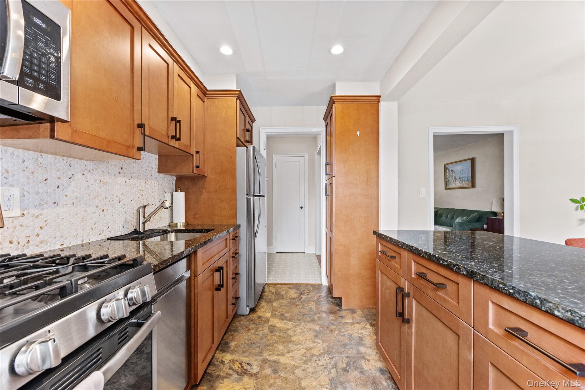 3rd image of 20 Manchester Rd, Eastchester, NY 10709
