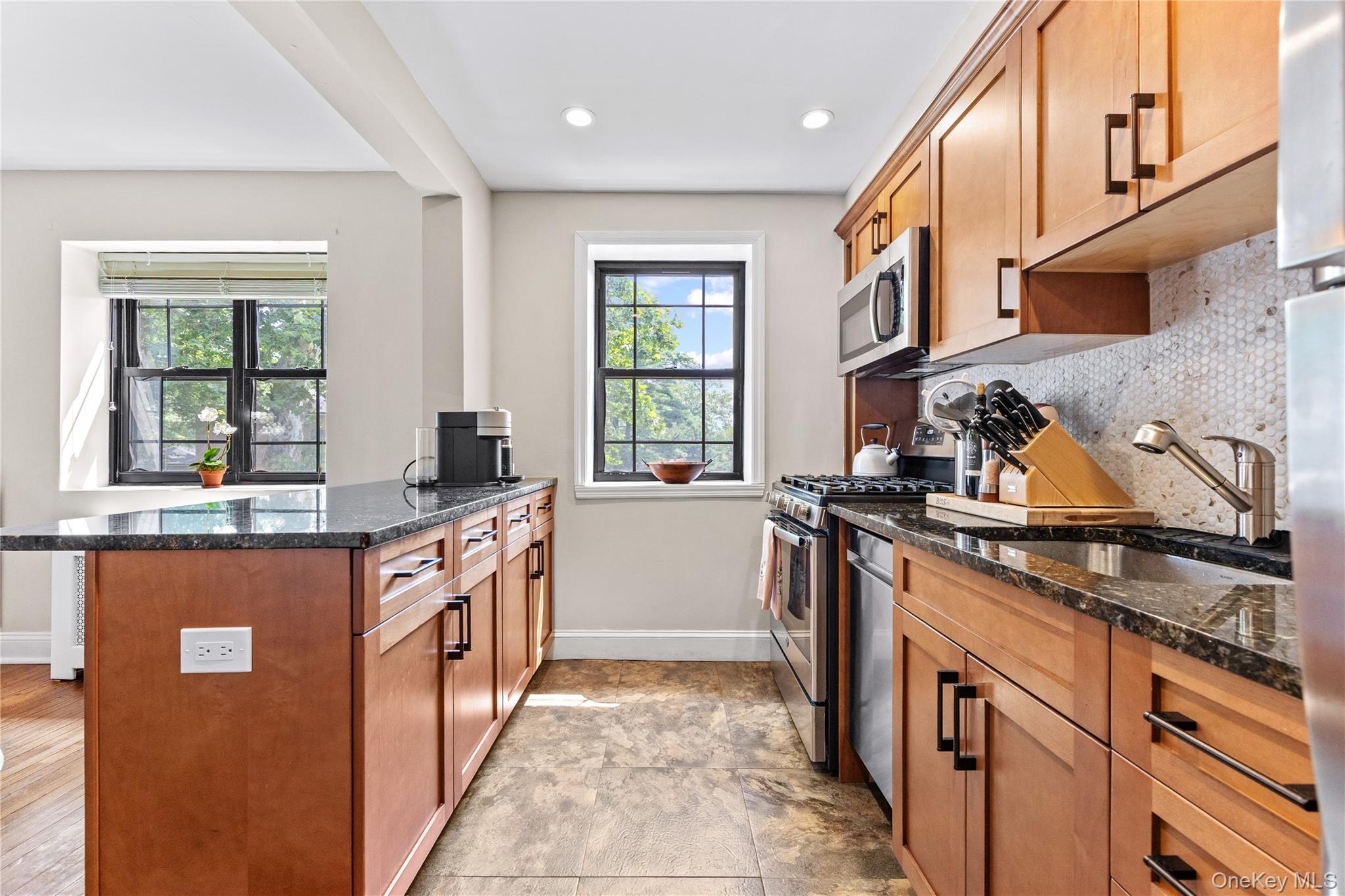 2nd image of 20 Manchester Rd #2L, Eastchester, NY 10709 | MLS# 1031288