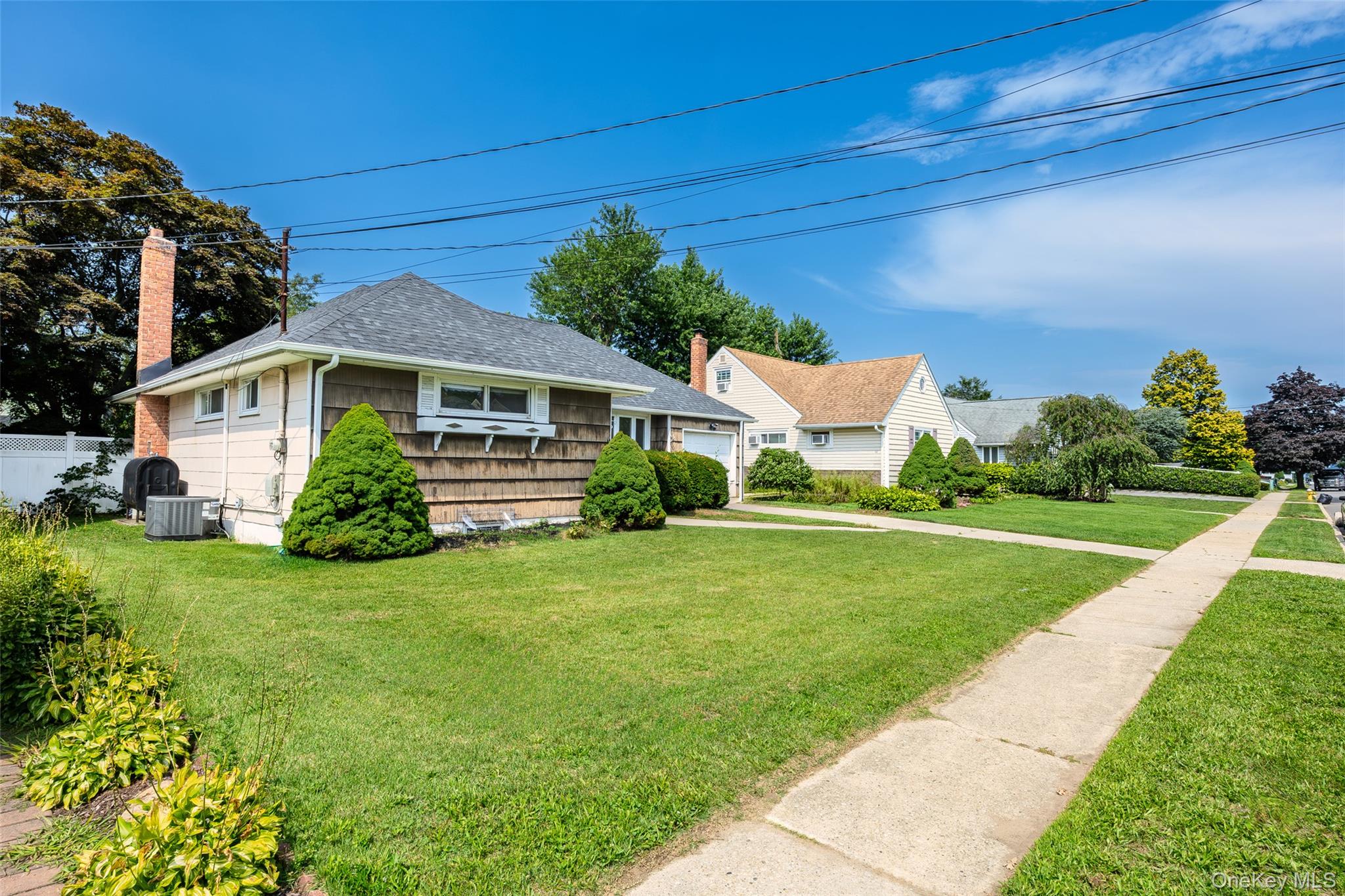 3rd image of 9 Leeds Ln, Babylon, NY 11703 | MLS# 1031402