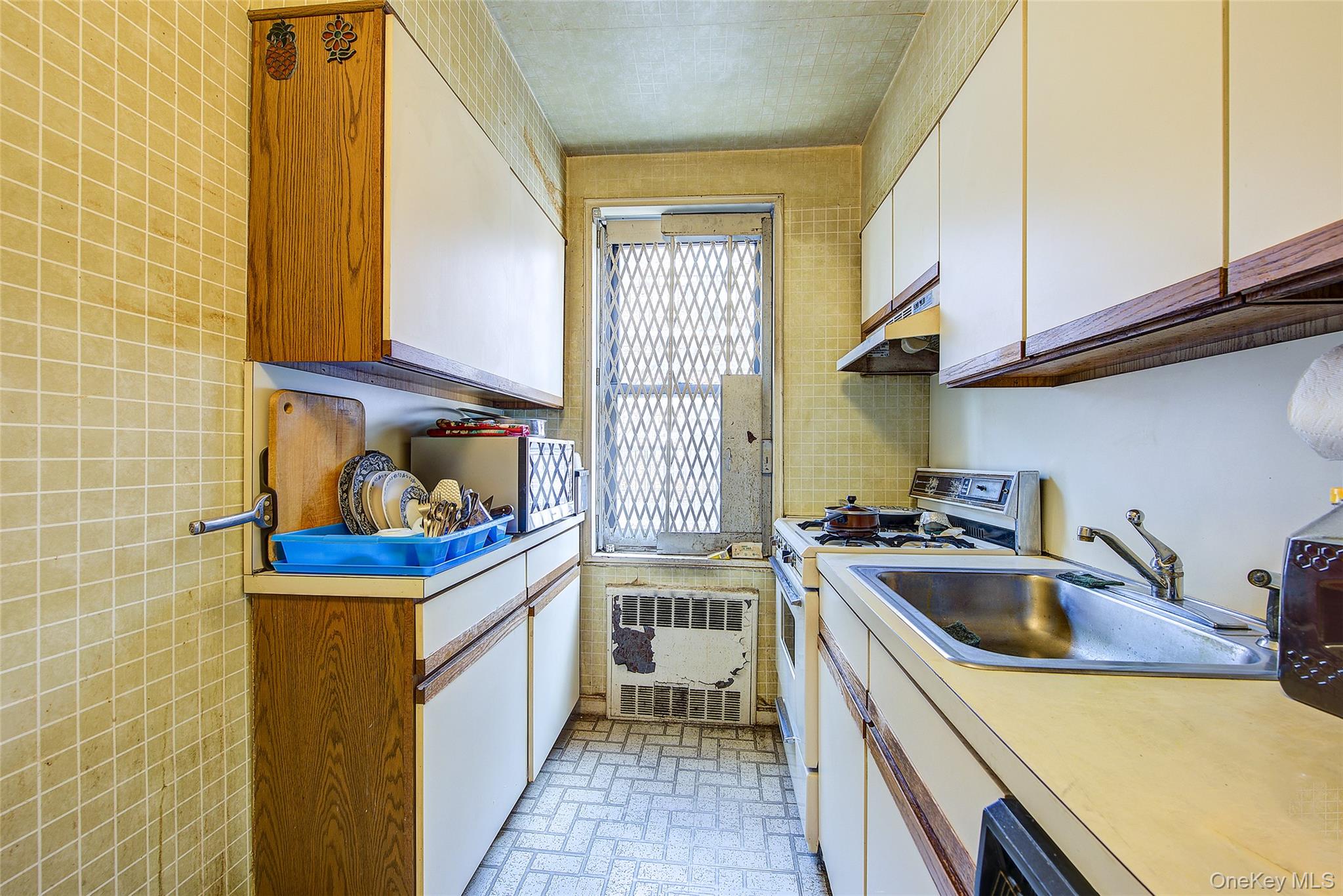 5th image of 37-27 86Th St, New York, NY 11372