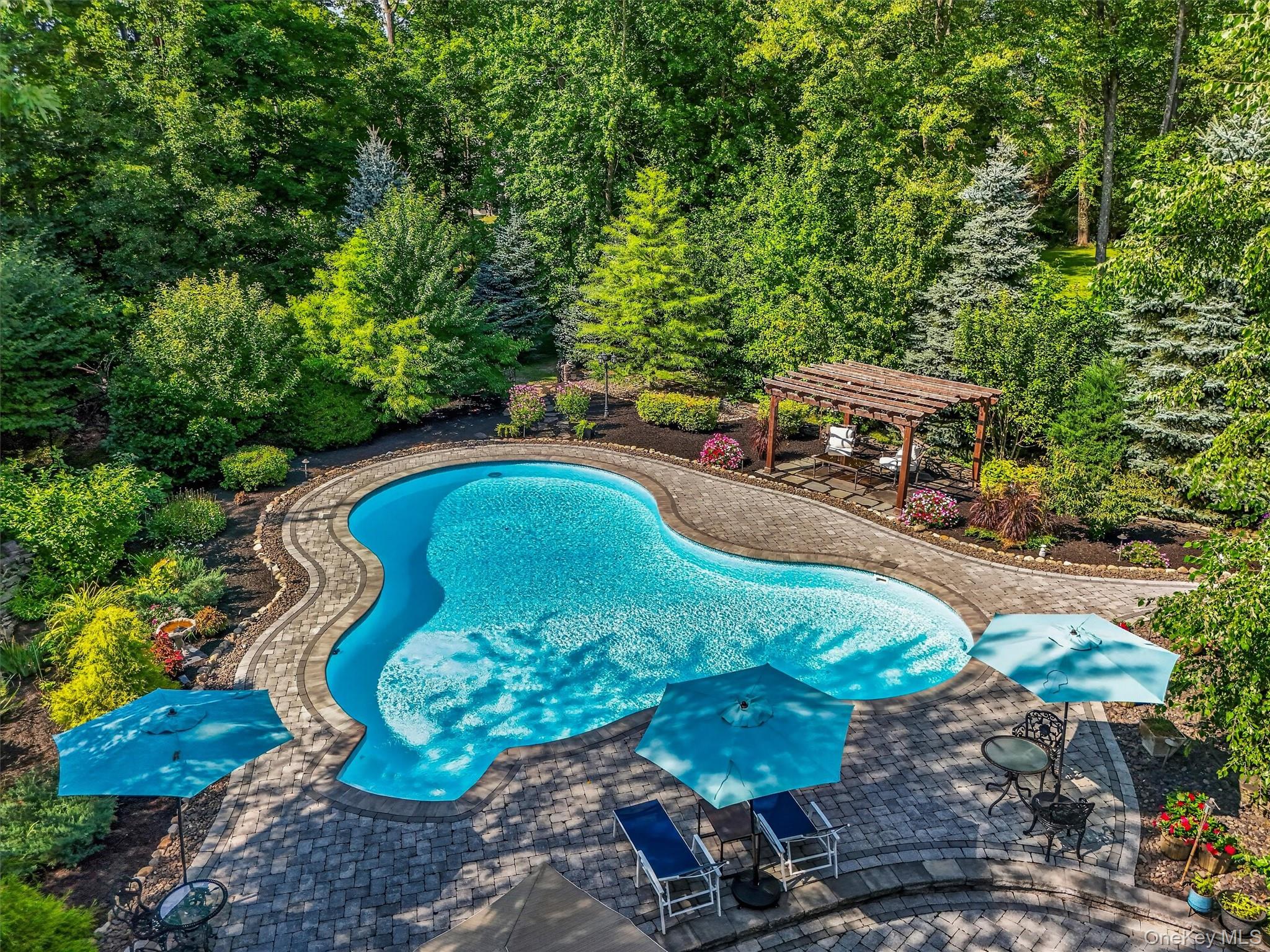 3rd image of 44 Greenwich Ave, Woodbury, NY 10917 | MLS# 1031426