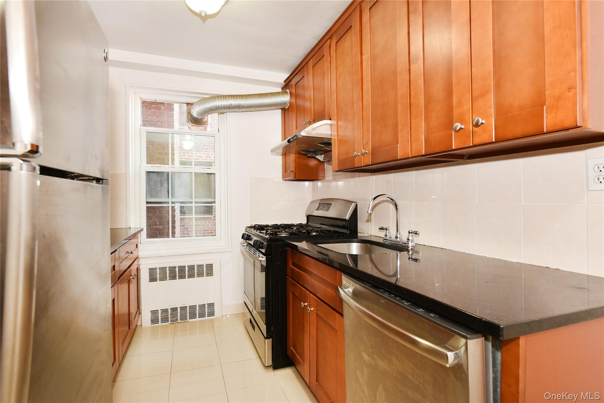 3rd image of 139-09 84th Ave, New York, NY 11435