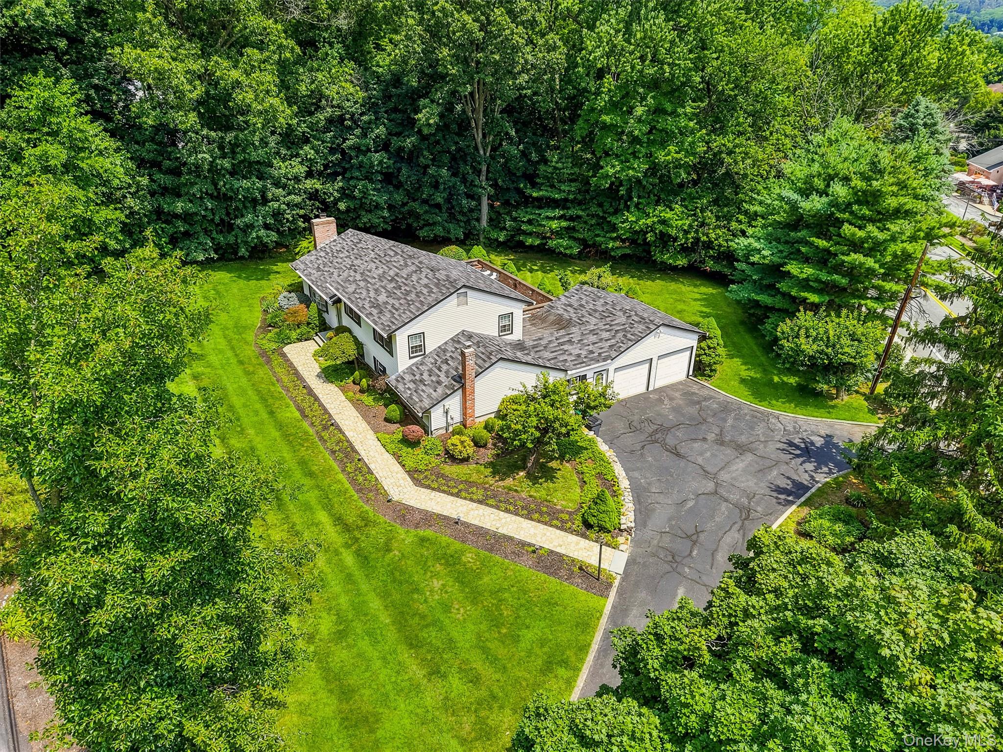 4th image of 2 Buena Vista Ter, Woodbury, NY 10917 | MLS# 1031470
