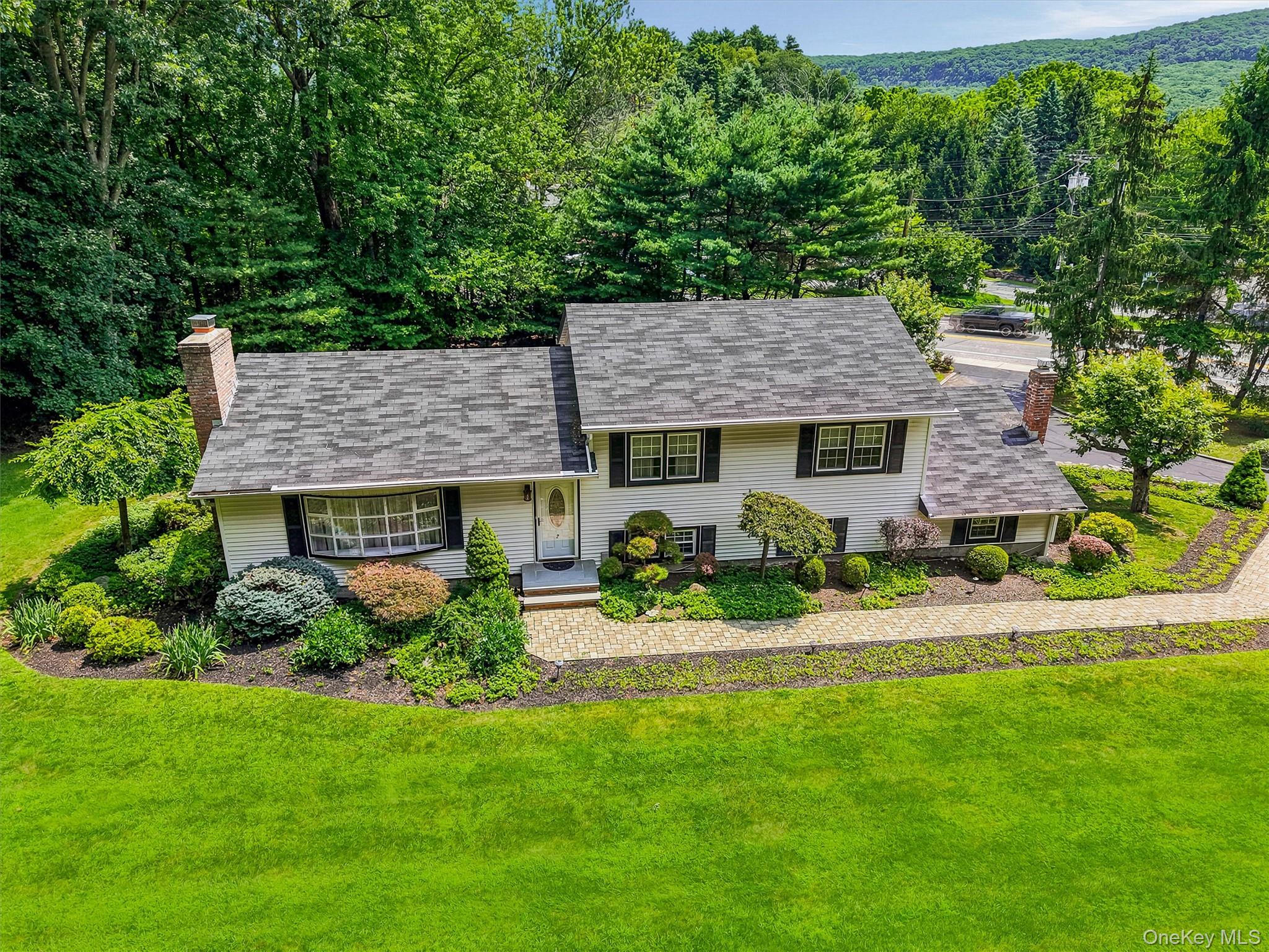 3rd image of 2 Buena Vista Ter, Woodbury, NY 10917 | MLS# 1031470