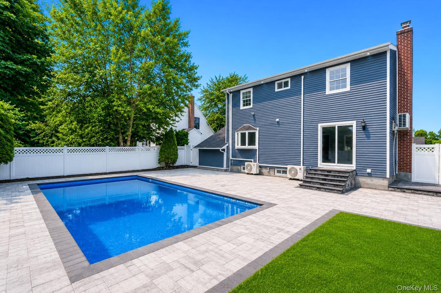 2nd image of 4 Hicks Cir, Oyster Bay, NY 11801 | MLS# 1031481