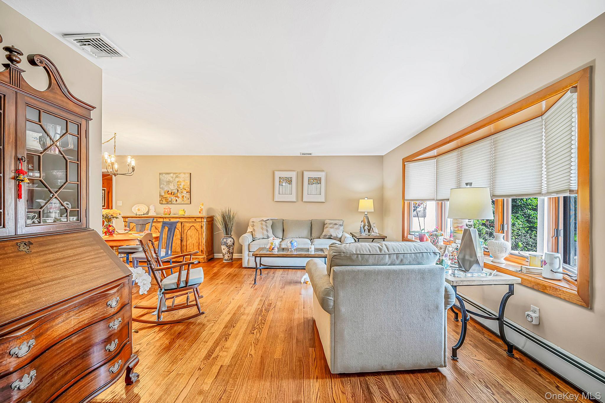 4th image of 46 Marbeth Cir, Brookhaven, NY 11764 | MLS# 1031483