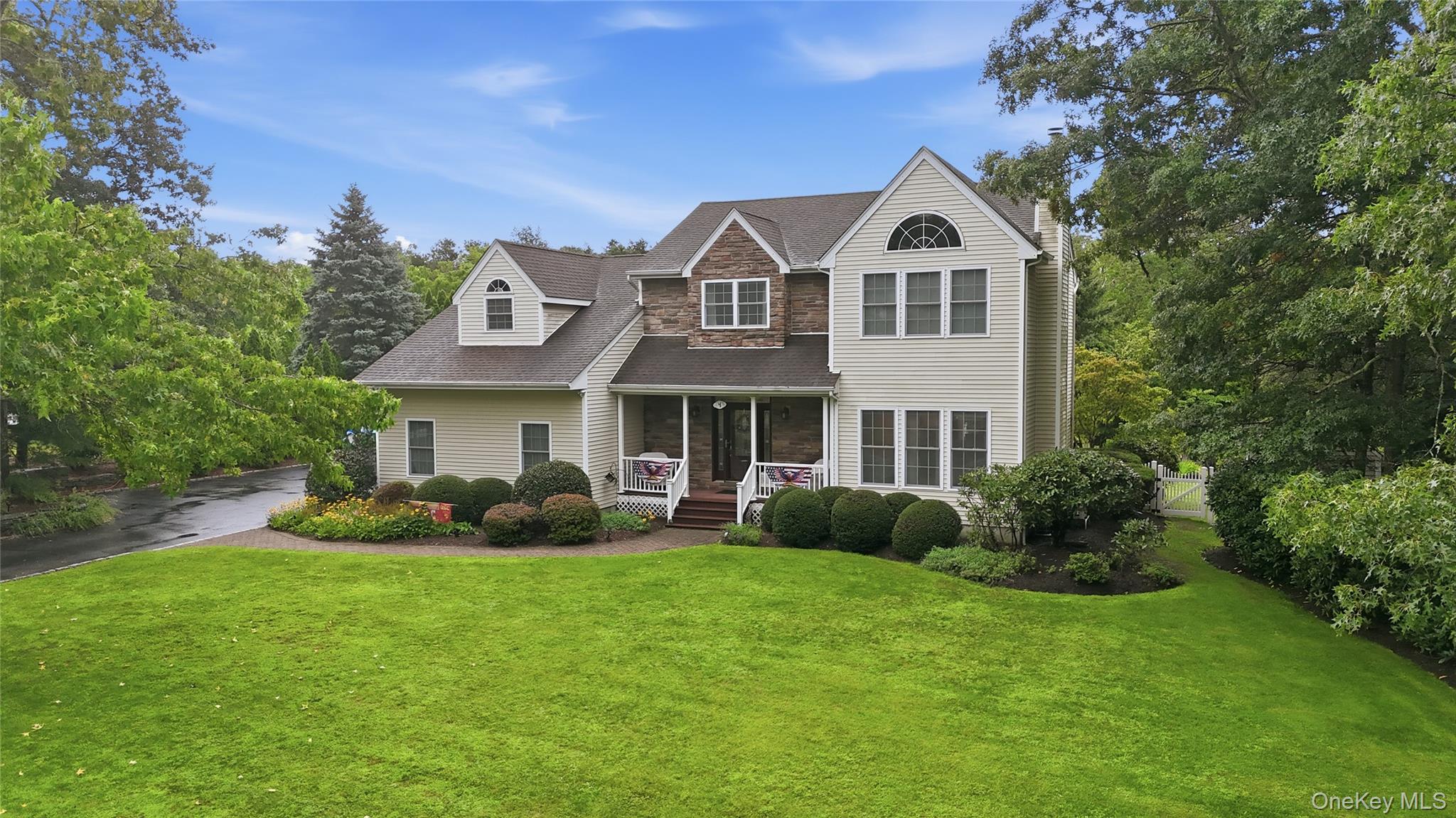 1st image of 4 Wood Hollow Dr, Southampton, NY 11977 | MLS# 1031502
