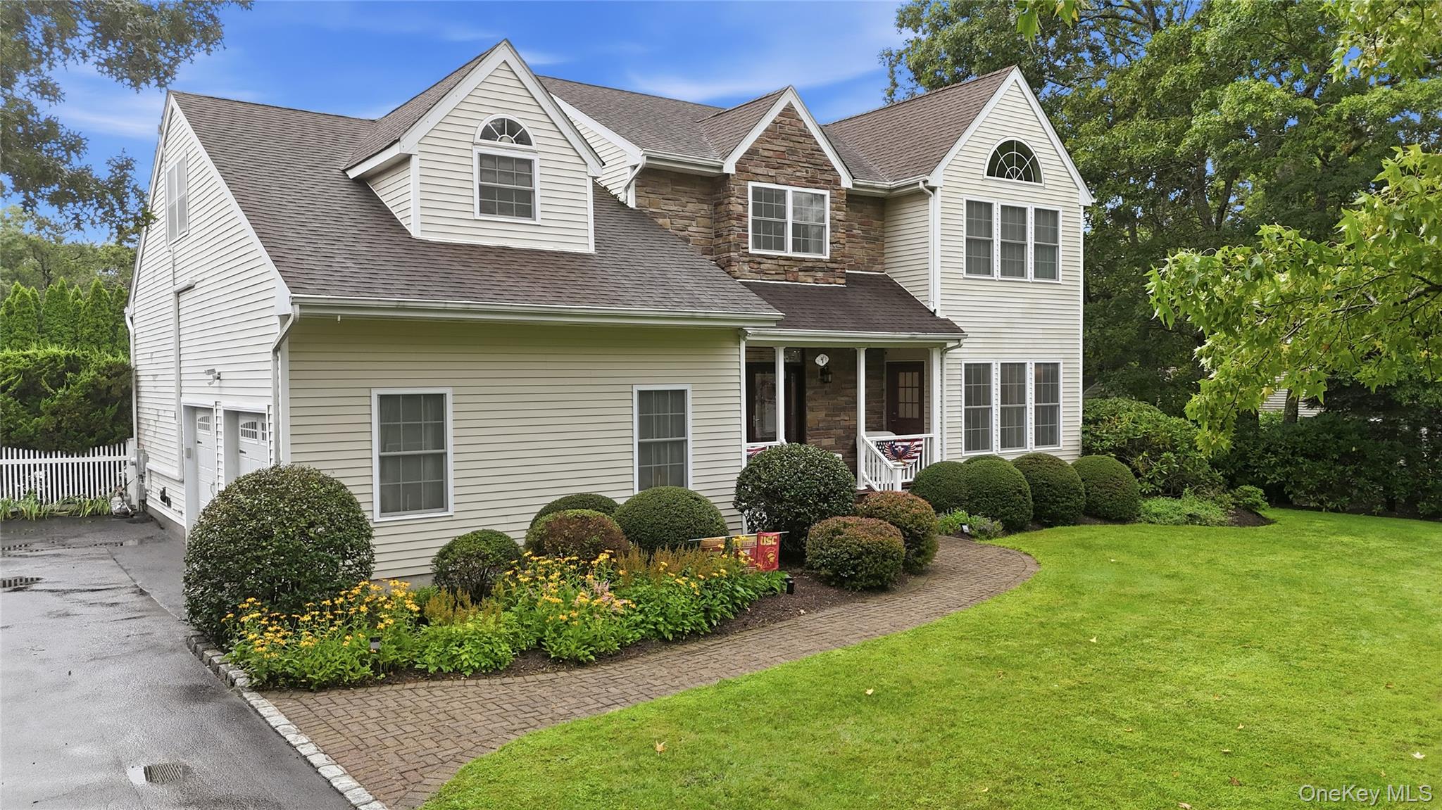 2nd image of 4 Wood Hollow Dr, Southampton, NY 11977 | MLS# 1031502