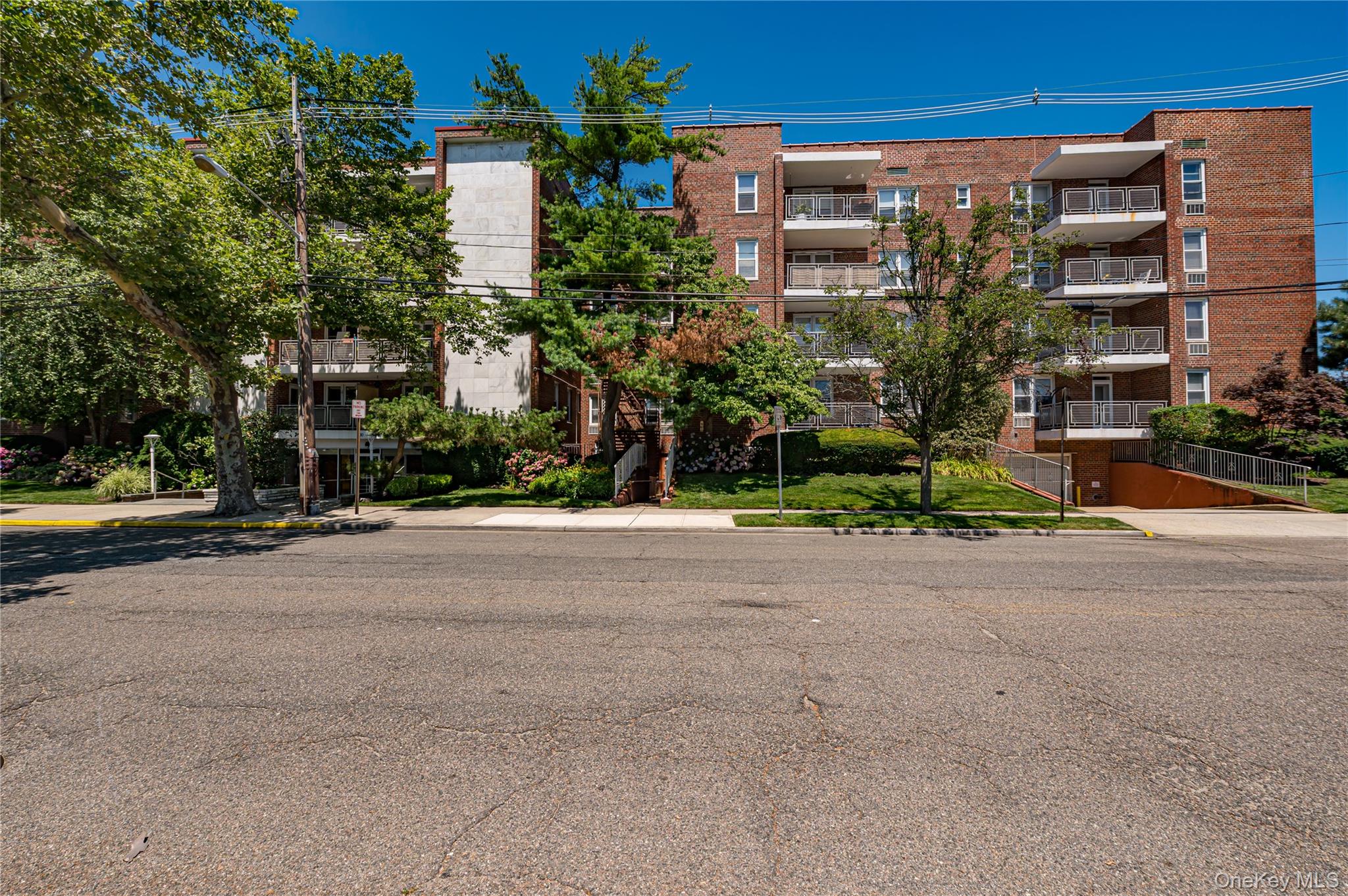 4th image of 100 Brooklyn Ave, Hempstead, NY 11550