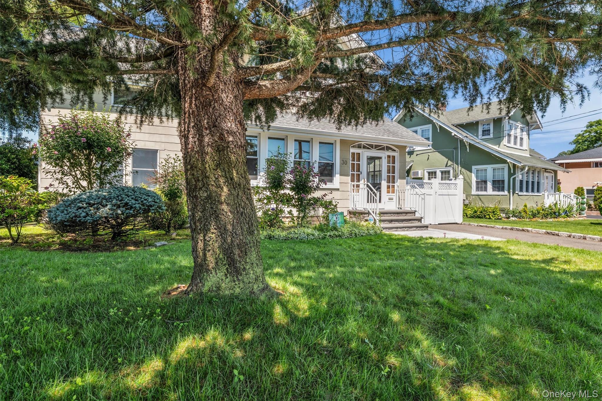 3rd image of 30 West St, Oyster Bay, NY 11735 | MLS# 1031555