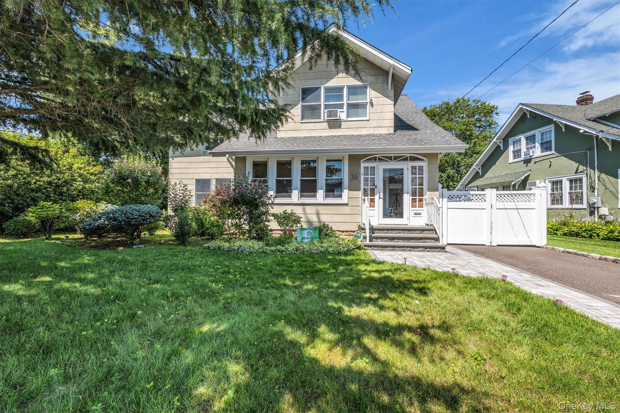 2nd image of 30 West St, Oyster Bay, NY 11735 | MLS# 1031555
