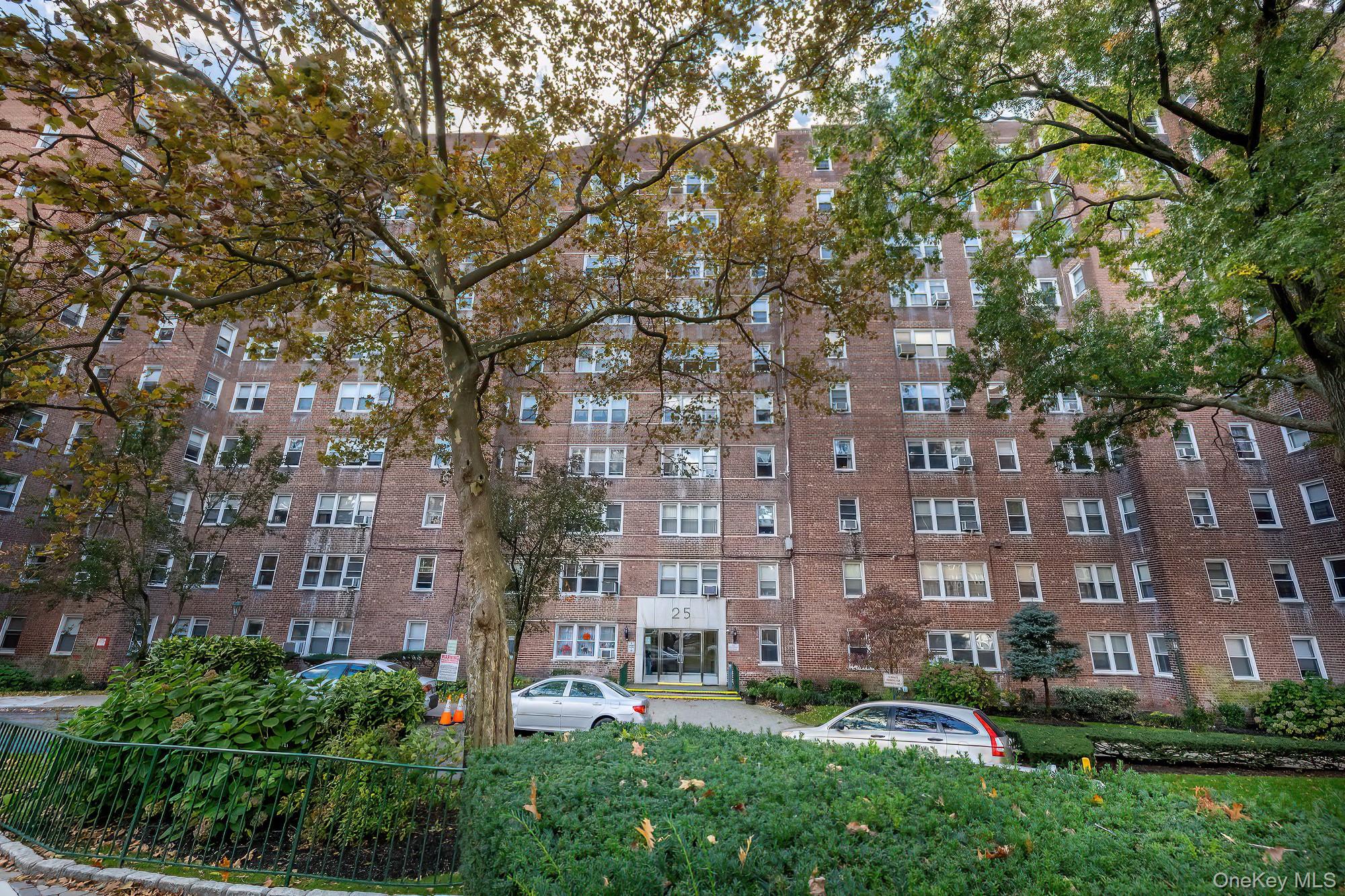 2nd image of 25 Knolls Crescent #3J, New York, NY 10463 | MLS# 1031565