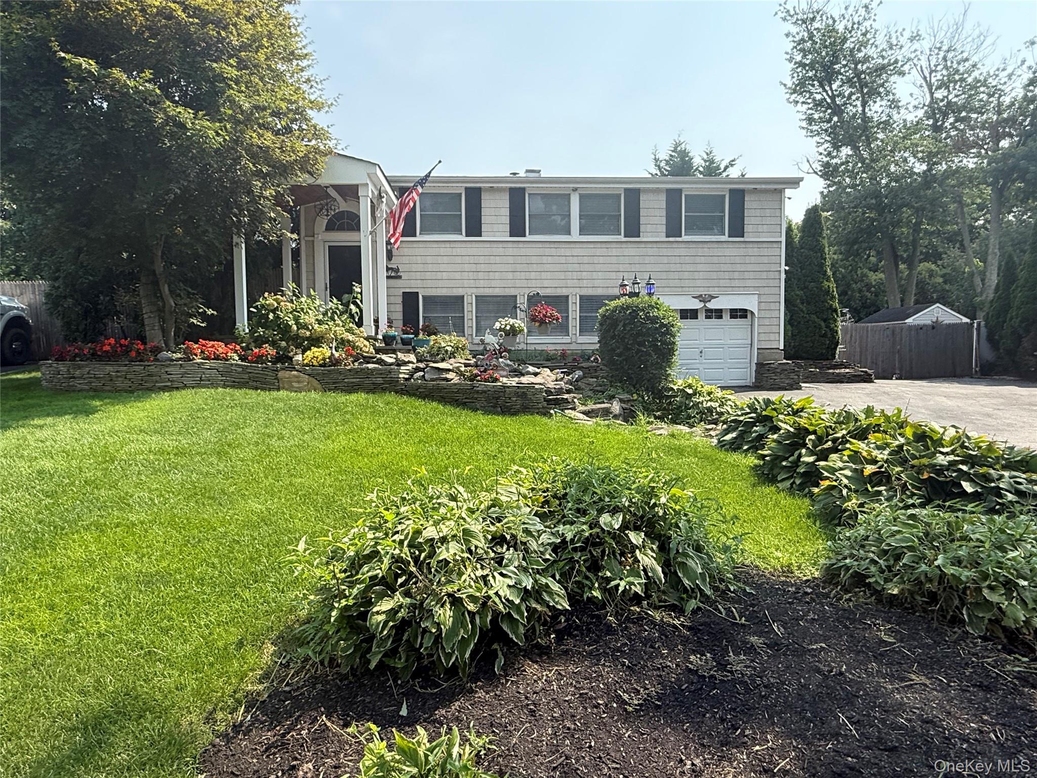 4th image of 14 Fairway Dr, Brookhaven, NY 11776 | MLS# 1031586