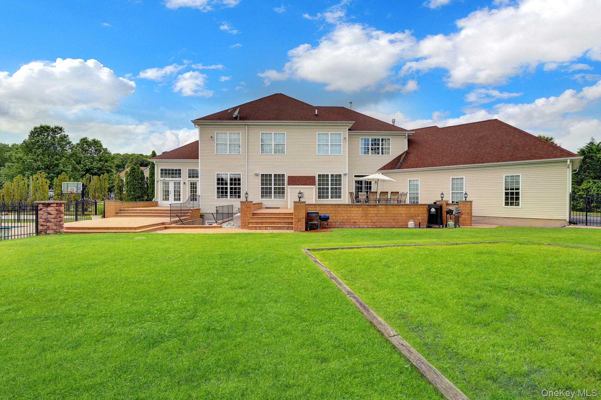 4th image of 7 Brookline Ct, Riverhead, NY 11792 | MLS# 1031590
