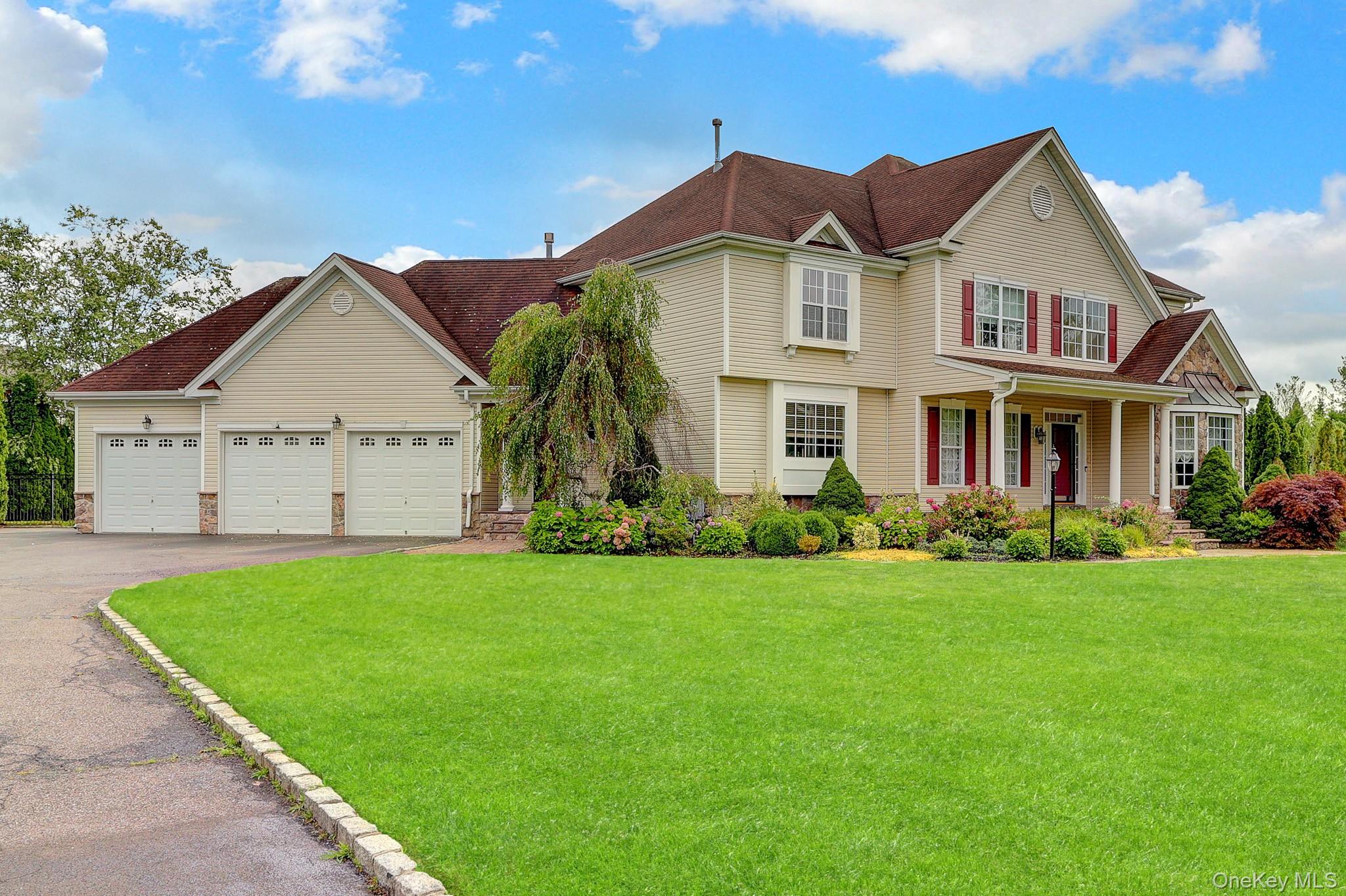 3rd image of 7 Brookline Ct, Riverhead, NY 11792 | MLS# 1031590